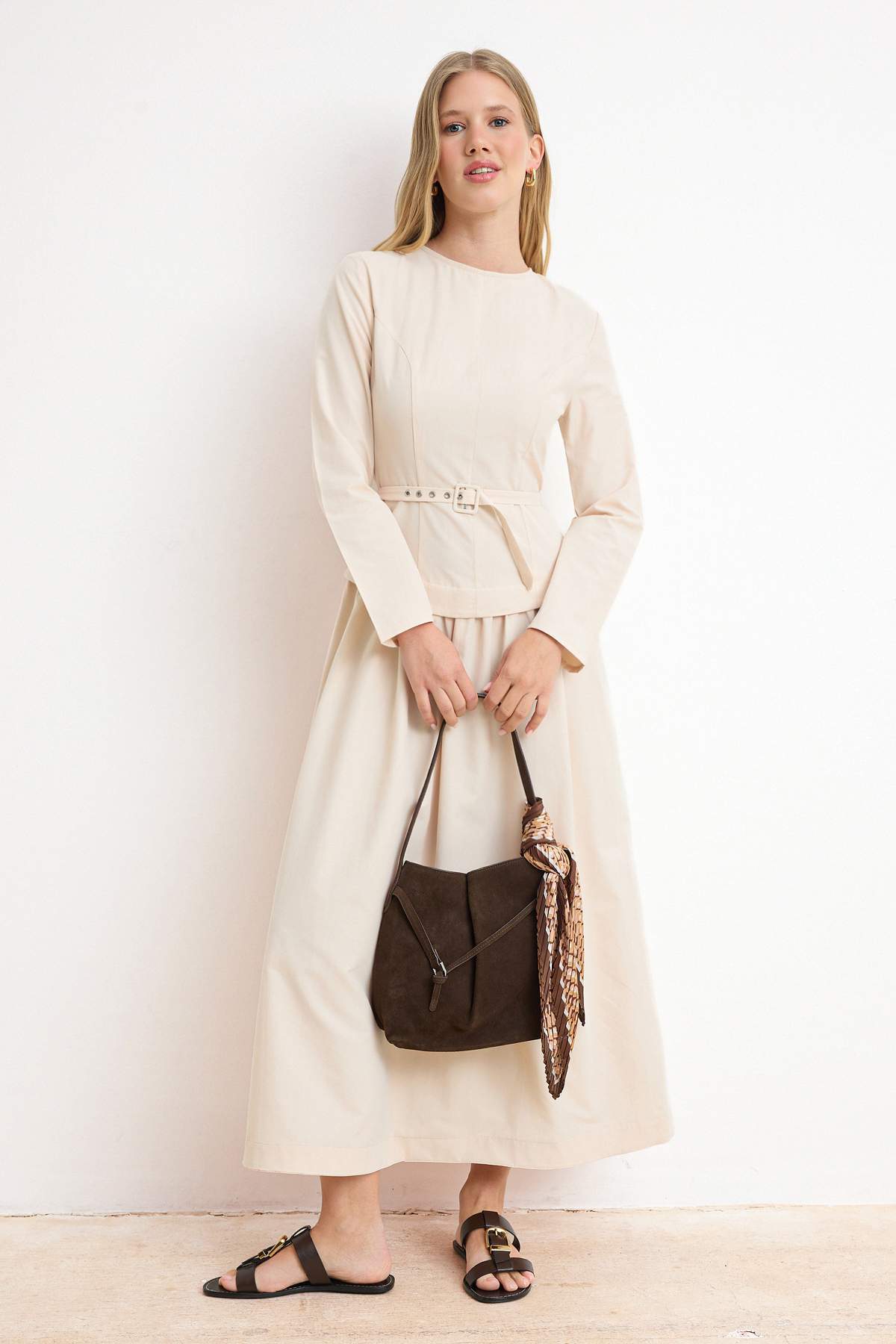 Trendyol Modest Beigefarbenes, ungefüttertes, schlichtes Hijab-Kleid aus Frot...