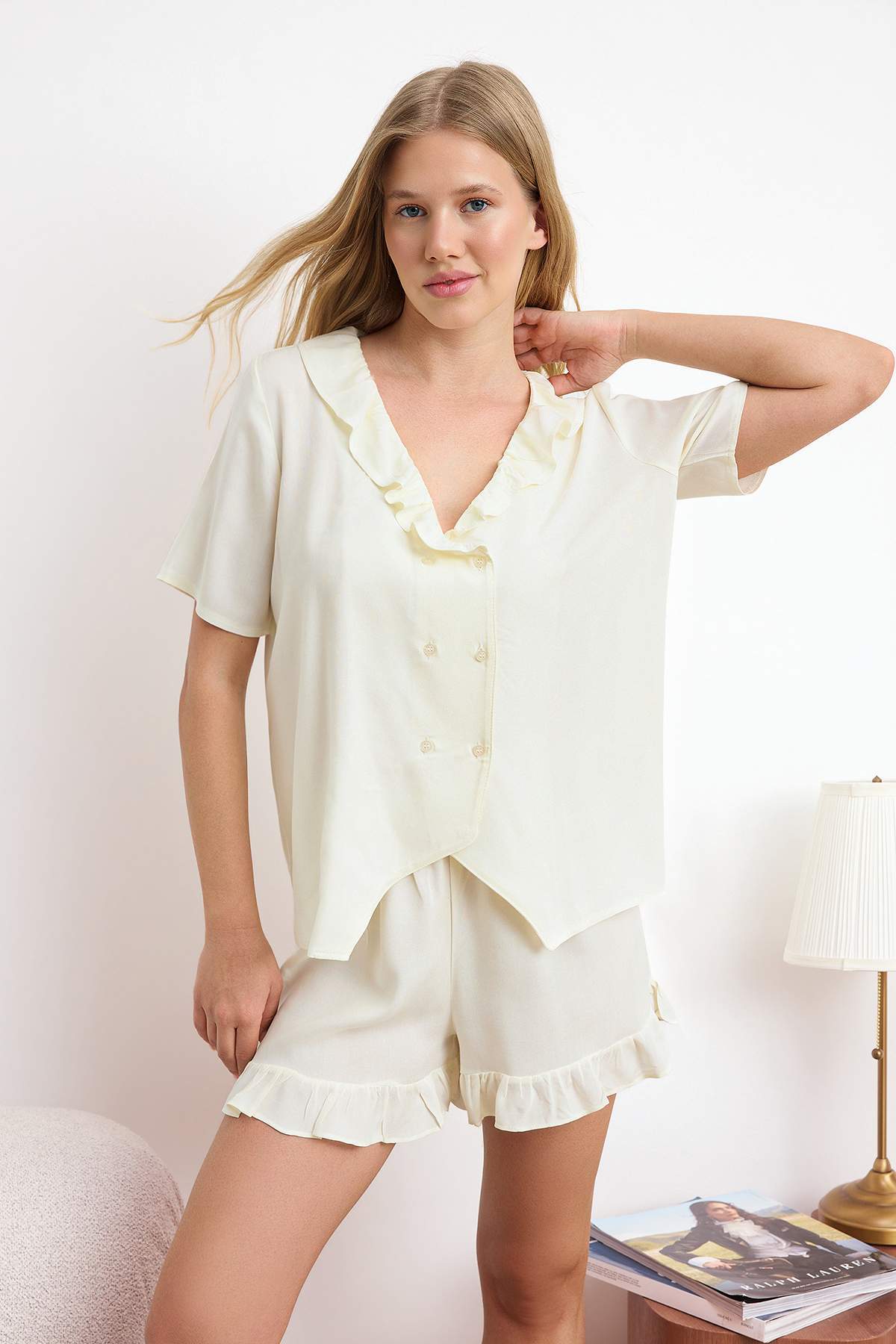 Trendyolmilla Ekru Fırfırlı Viskon Dokuma Pijama Takımı THMSS26PT00190