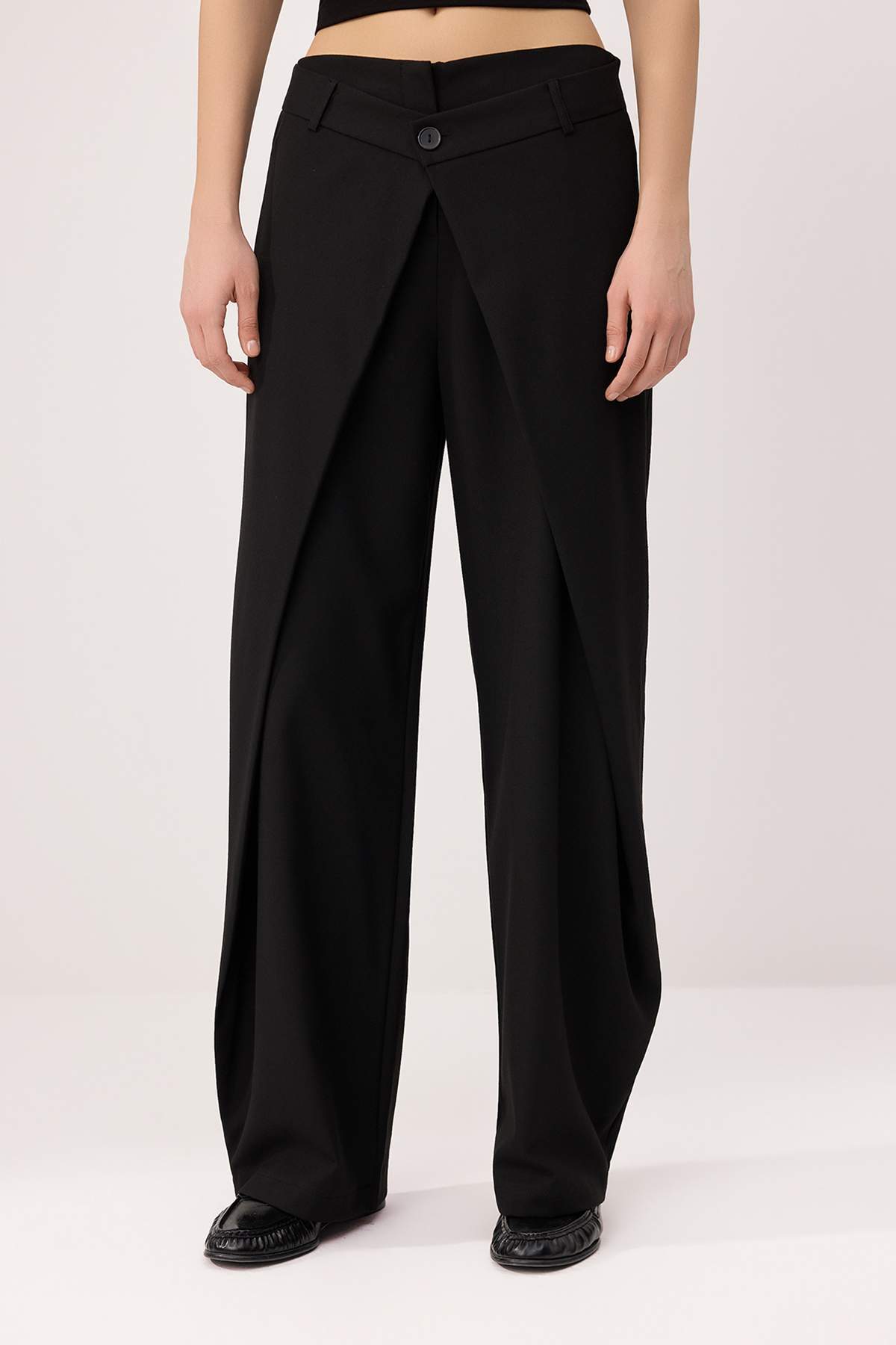 Trendyolmilla  Siyah Hacimli Pilili Balon Fit Çizgili Kumaş Pantolon TWOAW26PL00149 - Görsel 3