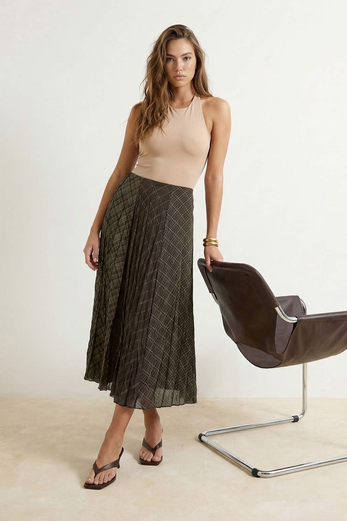 Trendyolmilla  Haki-Kahverengi Ekoseli Astarlı Şifon Kırışık Efektli Maxi Asimetrik Etek TWOSS26ET00045 - Görsel 2