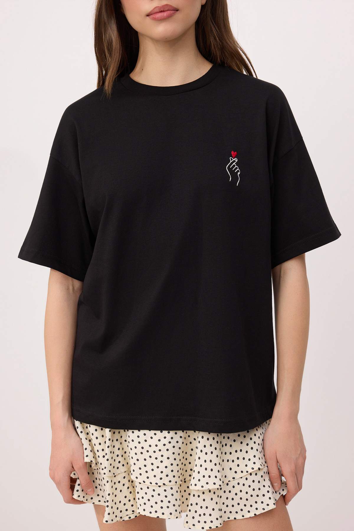 Trendyolmilla  Siyah Nakışlı/İşlemeli Oversize/Geniş Kalıp %100 Pamuk Örme T-Shirt TWOSS26TS00165 - Görsel 3