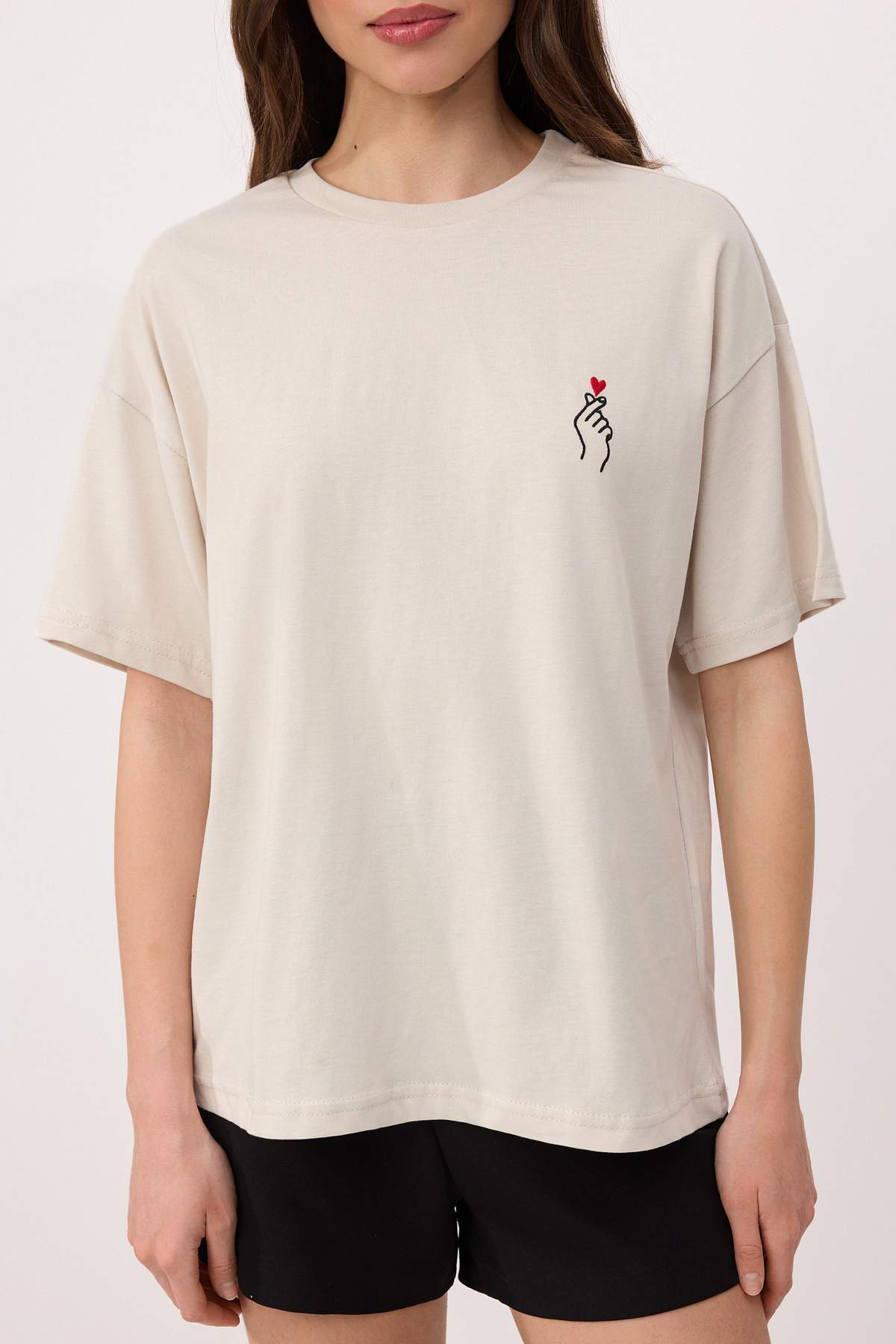 Trendyolmilla  Taş Nakışlı/İşlemeli Oversize/Geniş Kalıp %100 Pamuk Örme T-Shirt TWOSS26TS00165 - Görsel 3