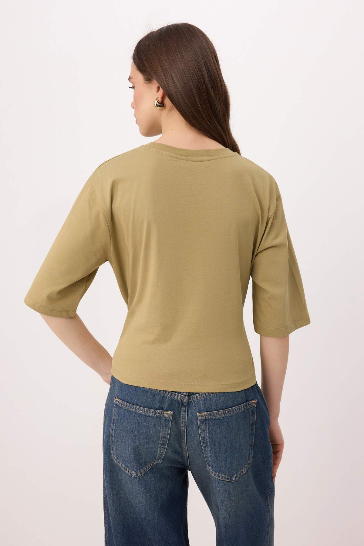 Trendyolmilla  Açık Haki Regular/Normal Kalıp Düşük Kol Truvakar Tok %100 Pamuk Örme T-Shirt TWOSS26TS00198 - Görsel 4