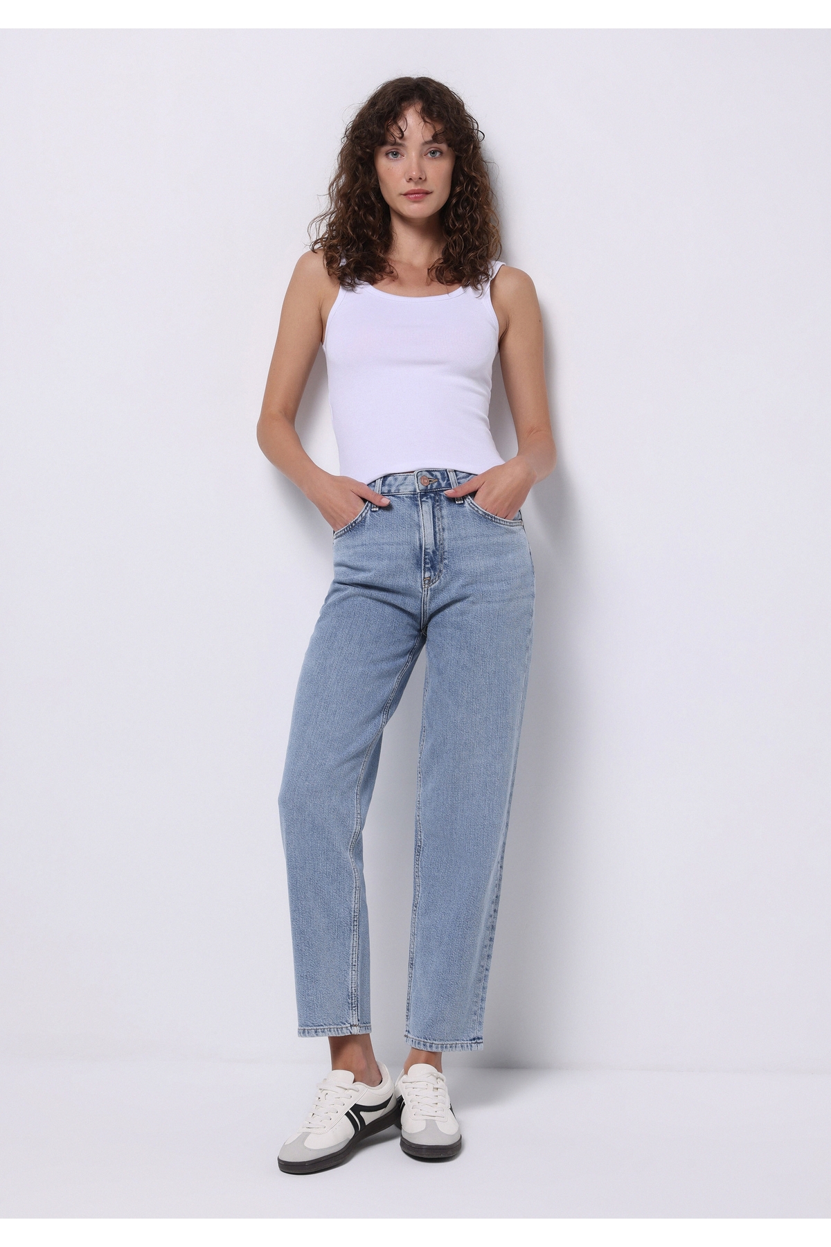 Straight Fit Yüksek Bel Düz Paça Kadın Light İndigo Denim Jean Fermuarlı Pantolon