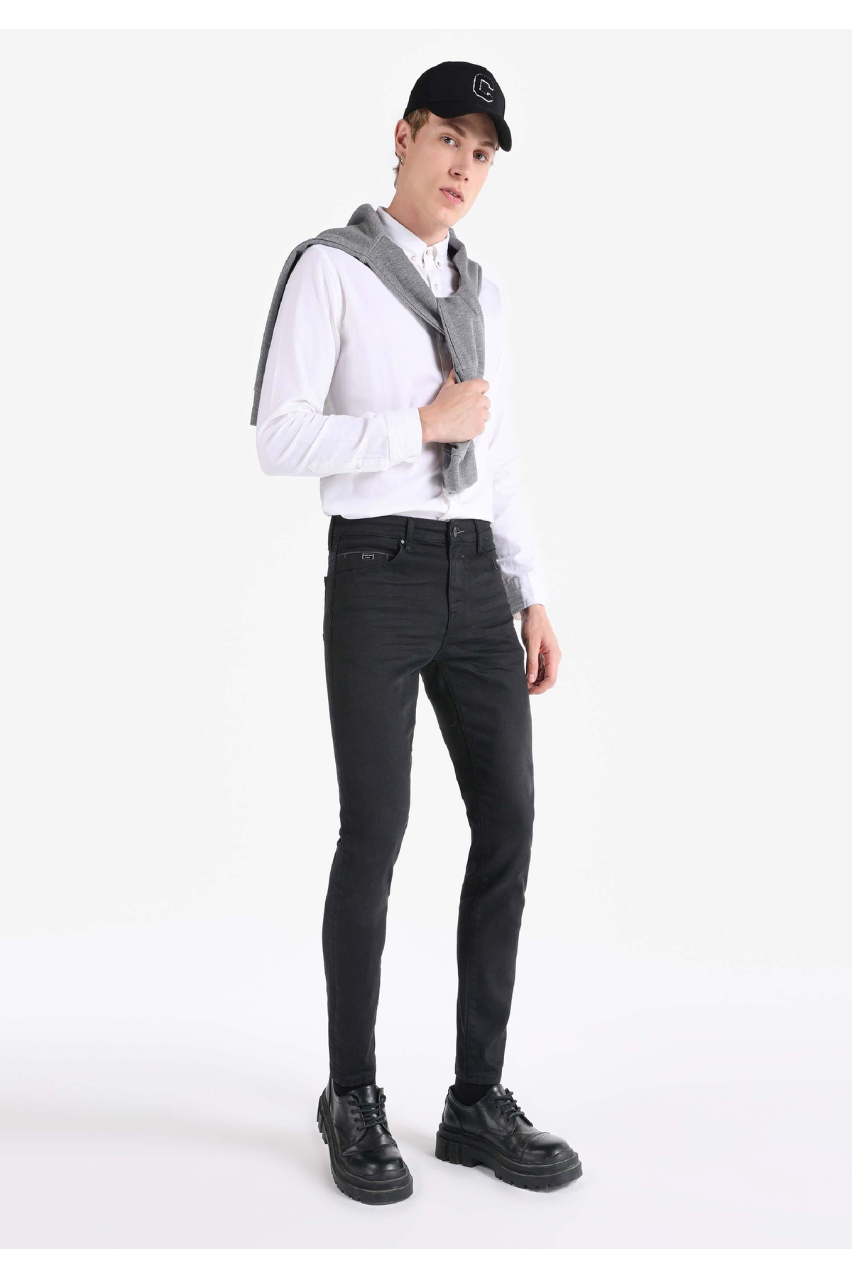 Slim Fit Düşük Bel Dar Paça Erkek Siyah Jean Pantolon