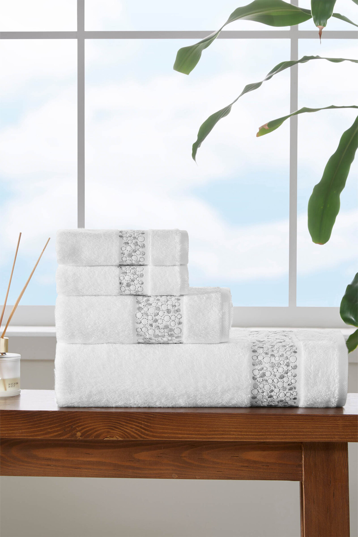 DANIELA WHITE SHOWER SET/GUEST SET/TOWEL SET
