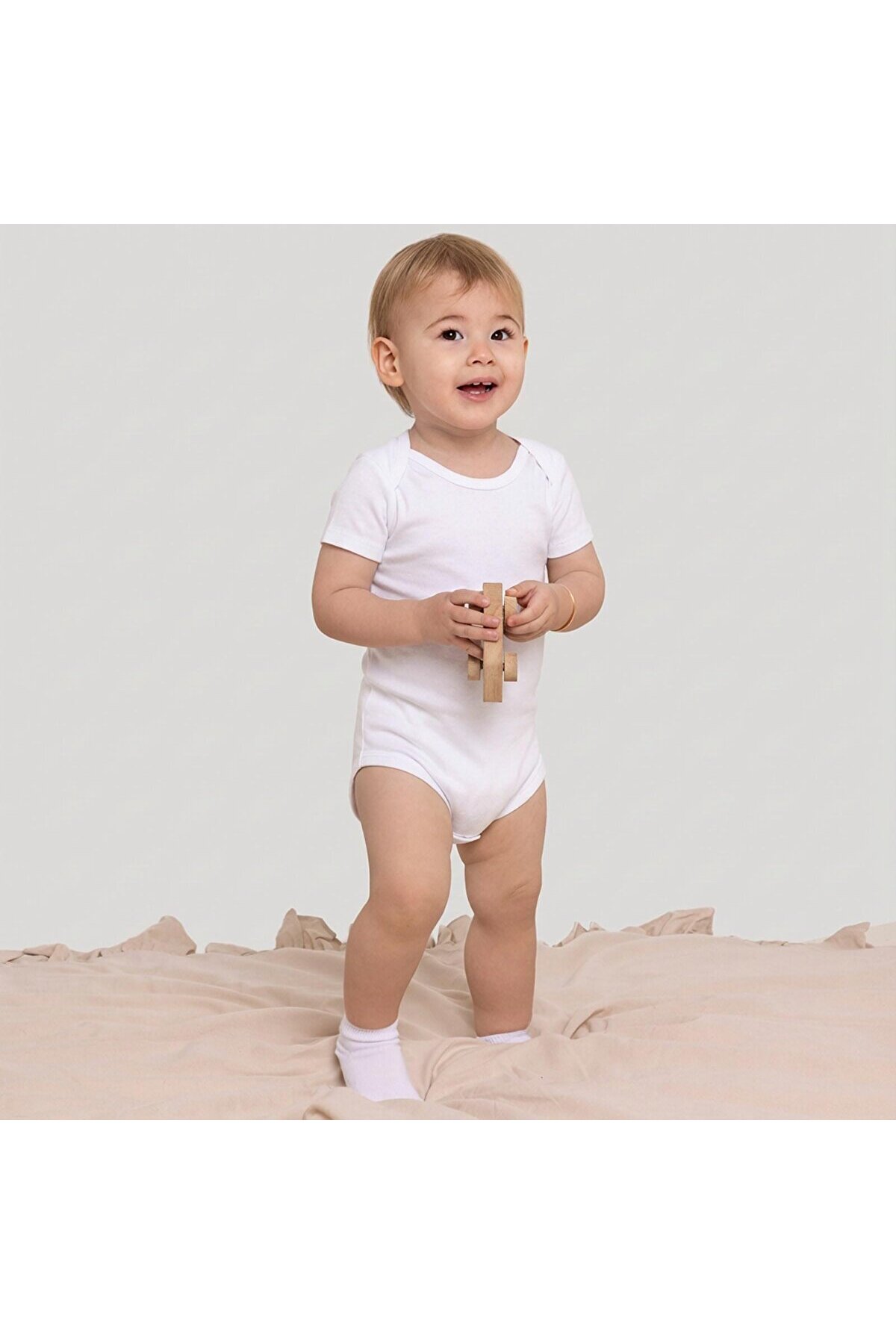 ebebek Hello Baby HelloBaby Unisex Beyaz Body Bisiklet Yaka Kısa Kol Beyaz fotoğrafı 3 (önizleme)