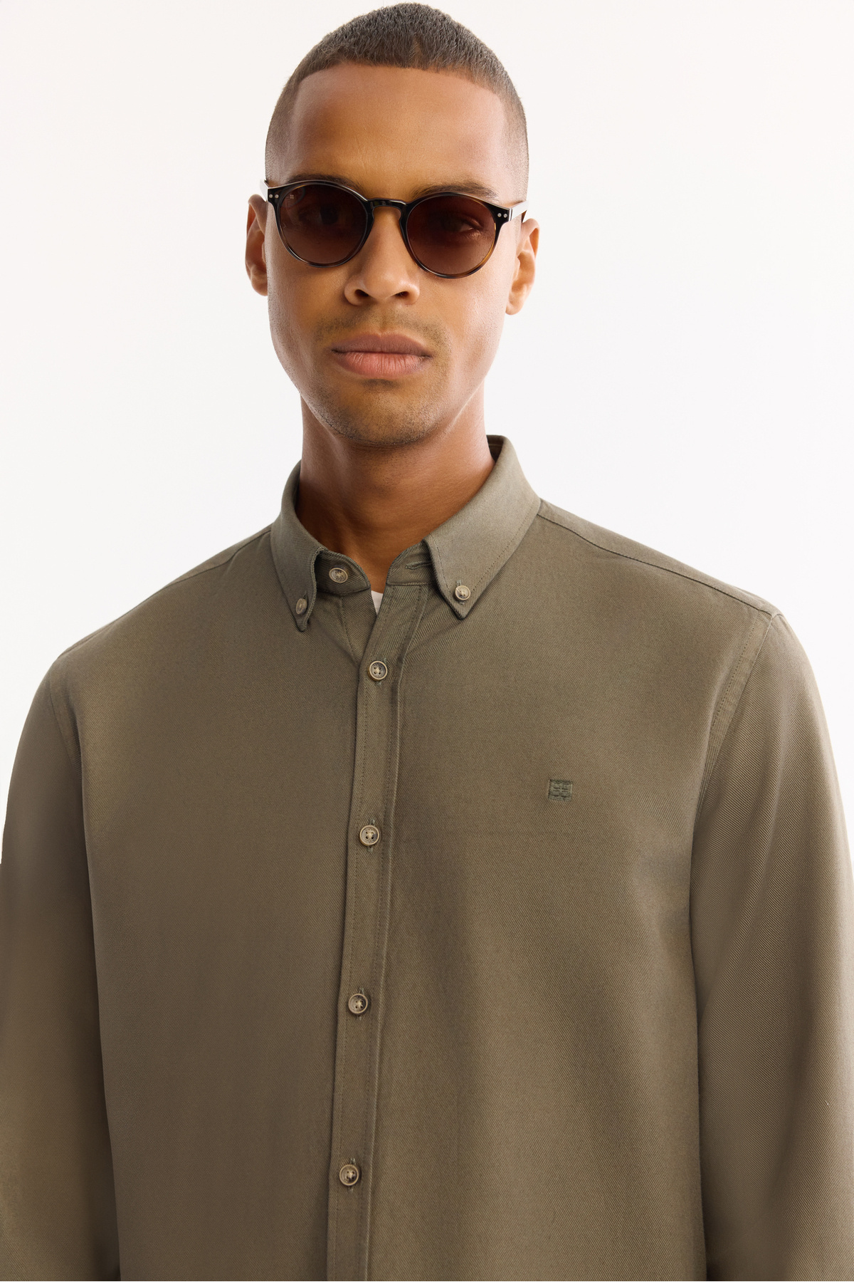 Avva  Erkek Koyu Haki Düğmeli Yaka Pamuklu Soft Touch Regular Fit Gömlek B002036 - Görsel 2