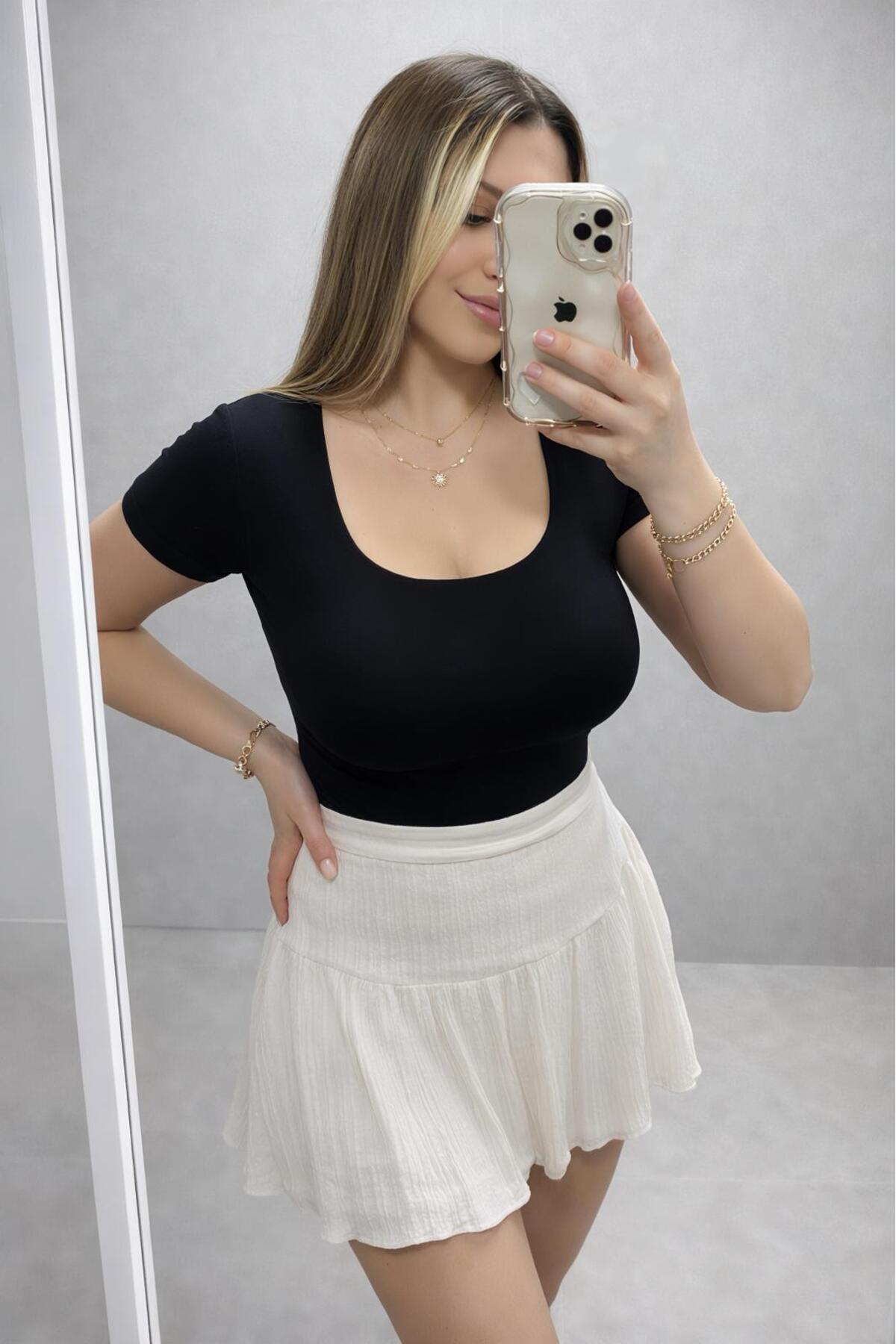 MODiSCHO Kadın Siyah Kare Yaka Slim Fit Pamuklu Ultra Soft Likralı Kumaş Basic Bluz görsel 8