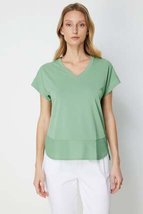 ON V Yaka Parçalı Tişört