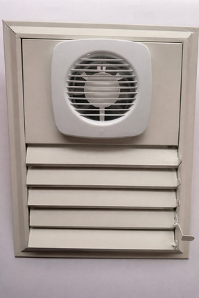 Meridyen Menfez 40X40 Fanlı Beyaz Alüminyum Banyo Panjuru