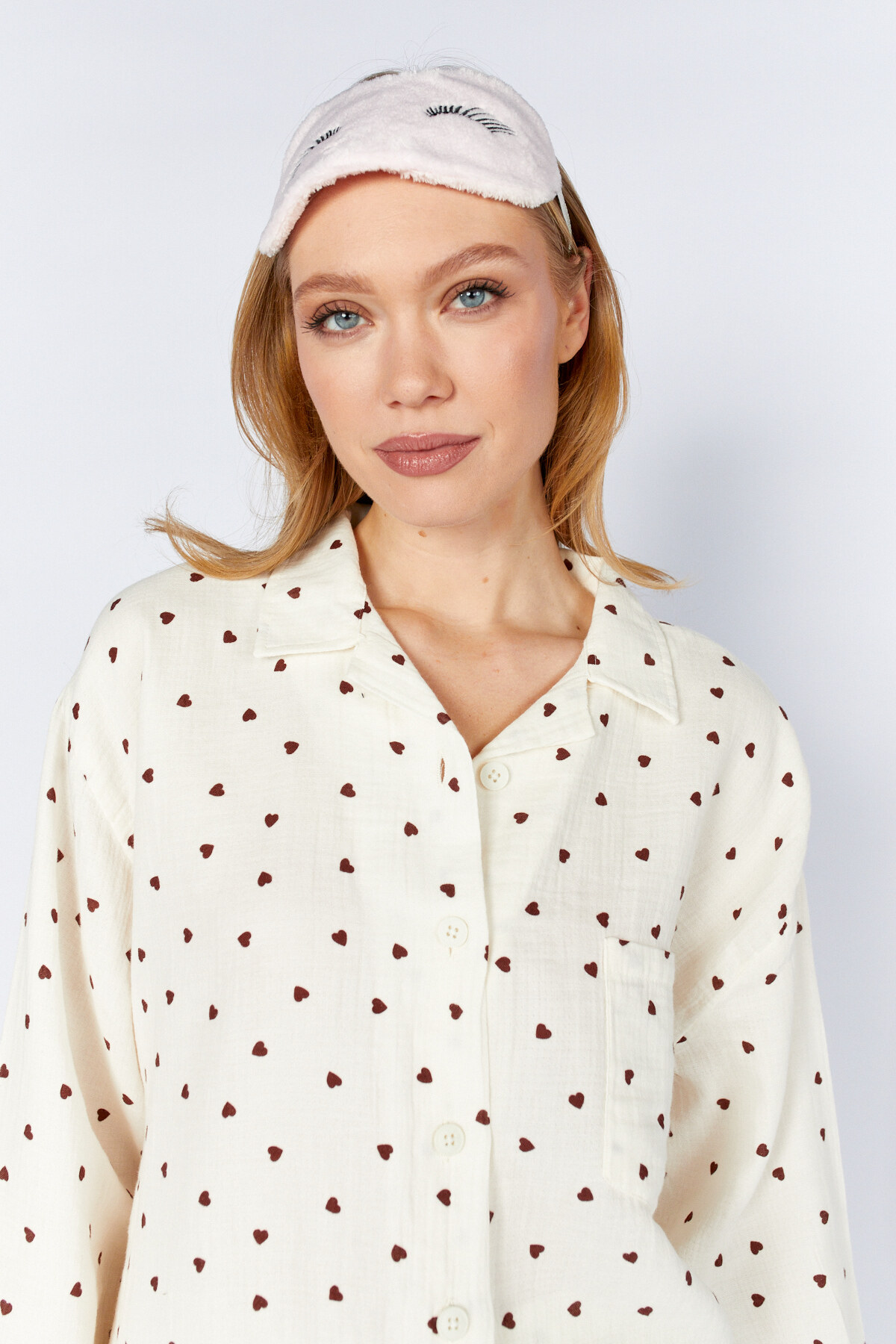 EDITION WOMAN Ekru Apaş Yaka Gömlek Ve Cep Detaylı Pantolon Müslin Kalp Desenli Yıkamalı Pijama Takım I EK1001373 görsel 5