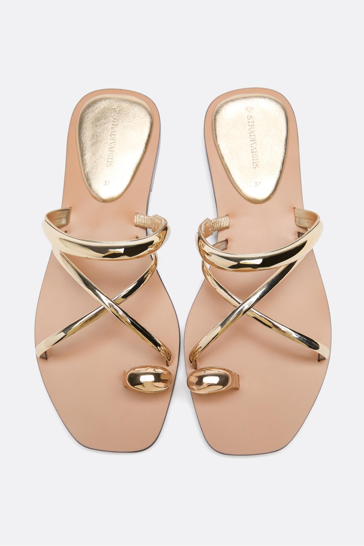 Stradivarius Flat slide sandals with detail- Trendyol
