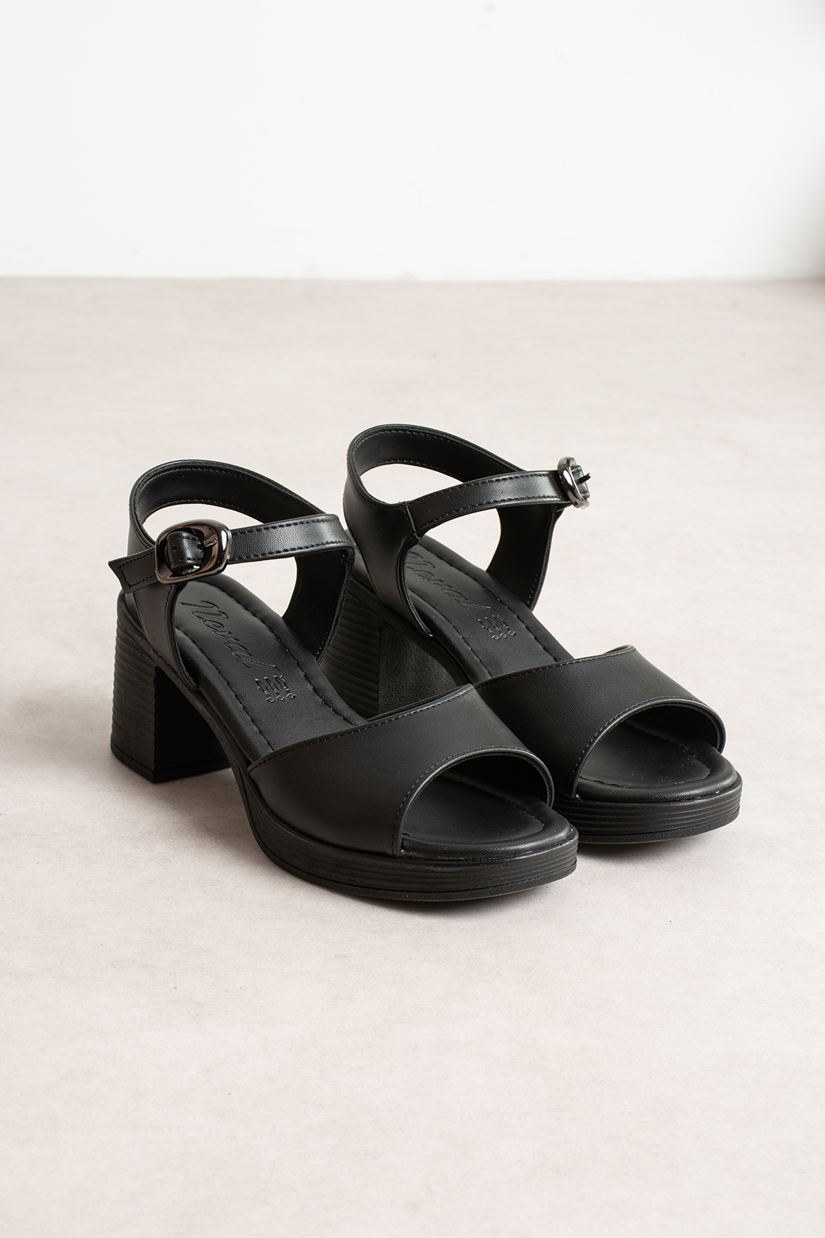 LEYDİ SHOES JVL KISA TOPUKLU TEK BANT SANDALET görsel 3