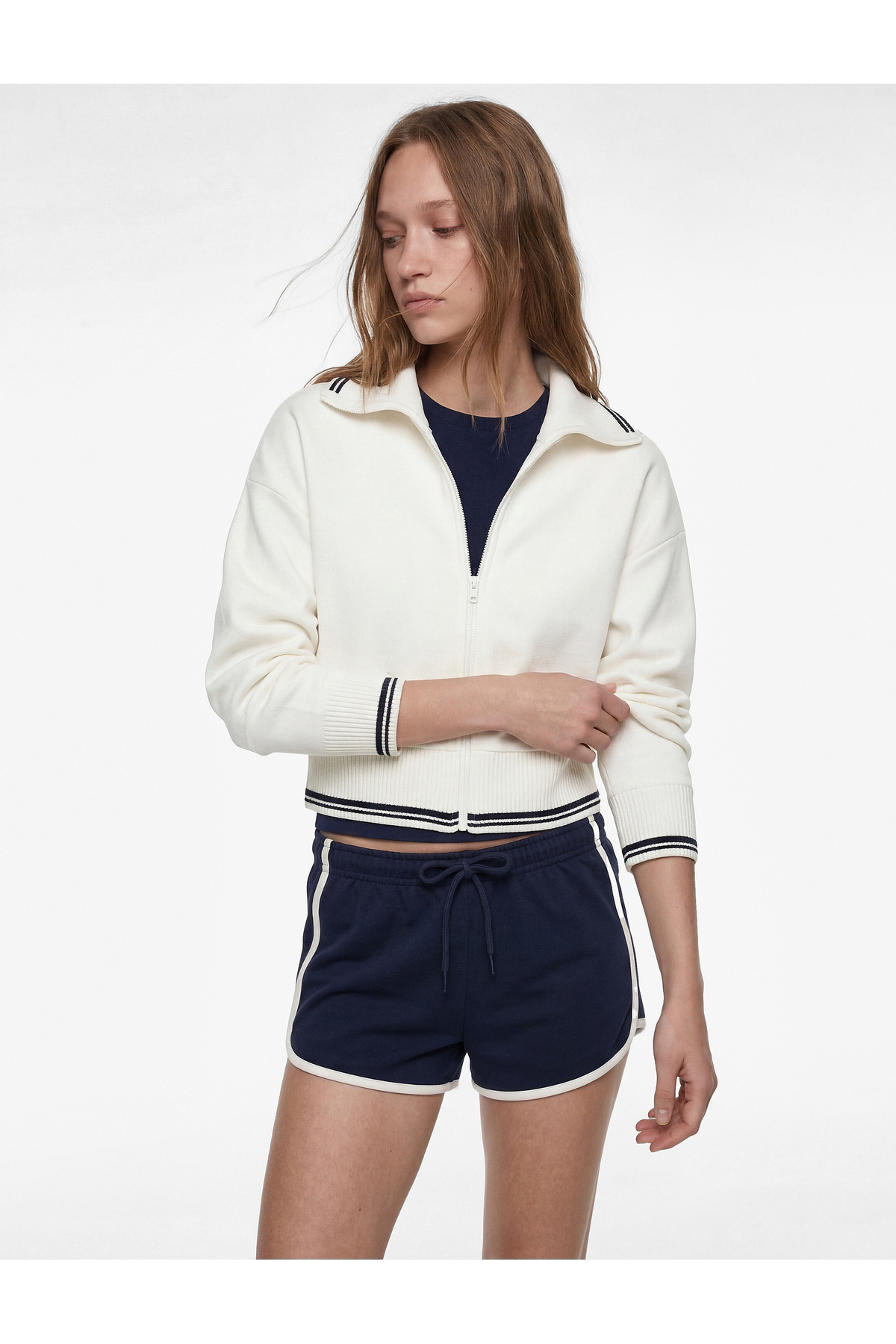 Koton Şardonlu Dik Yaka Biyeli Uzun Kollu Fermuarlı Sweatshirt görsel 2