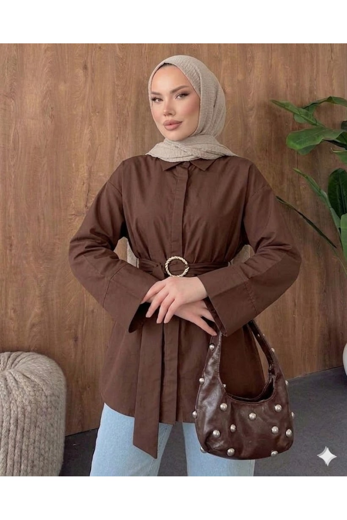 onlymoon  Kahverengi Dokuma Kumaş Uzun Kuşaklı Gömlek Kadın Toka Detaylı Rahat Kesim Şık Tesettür Kombin - Görsel 3