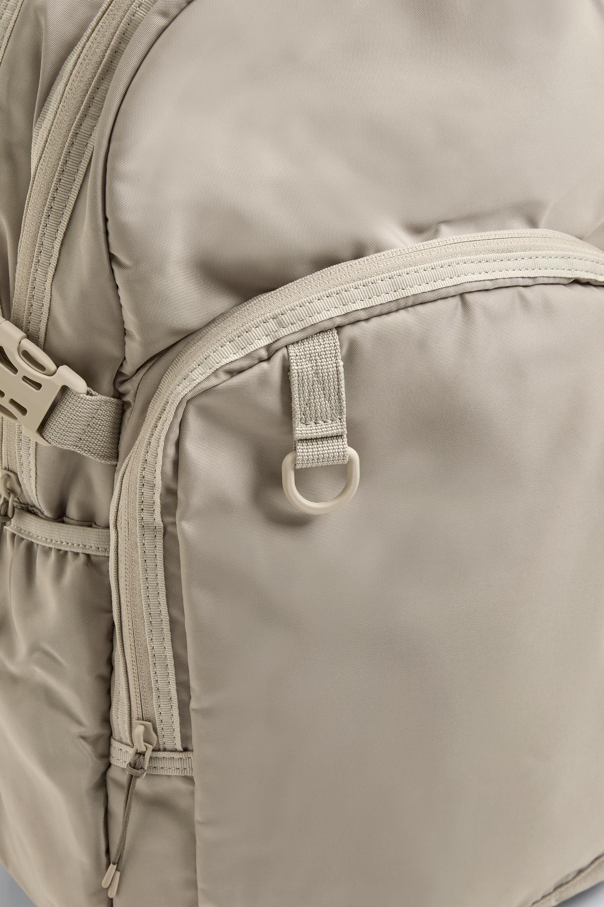 Oysho Teknik maxi sırt çantası fotoğrafı 4 (önizleme)