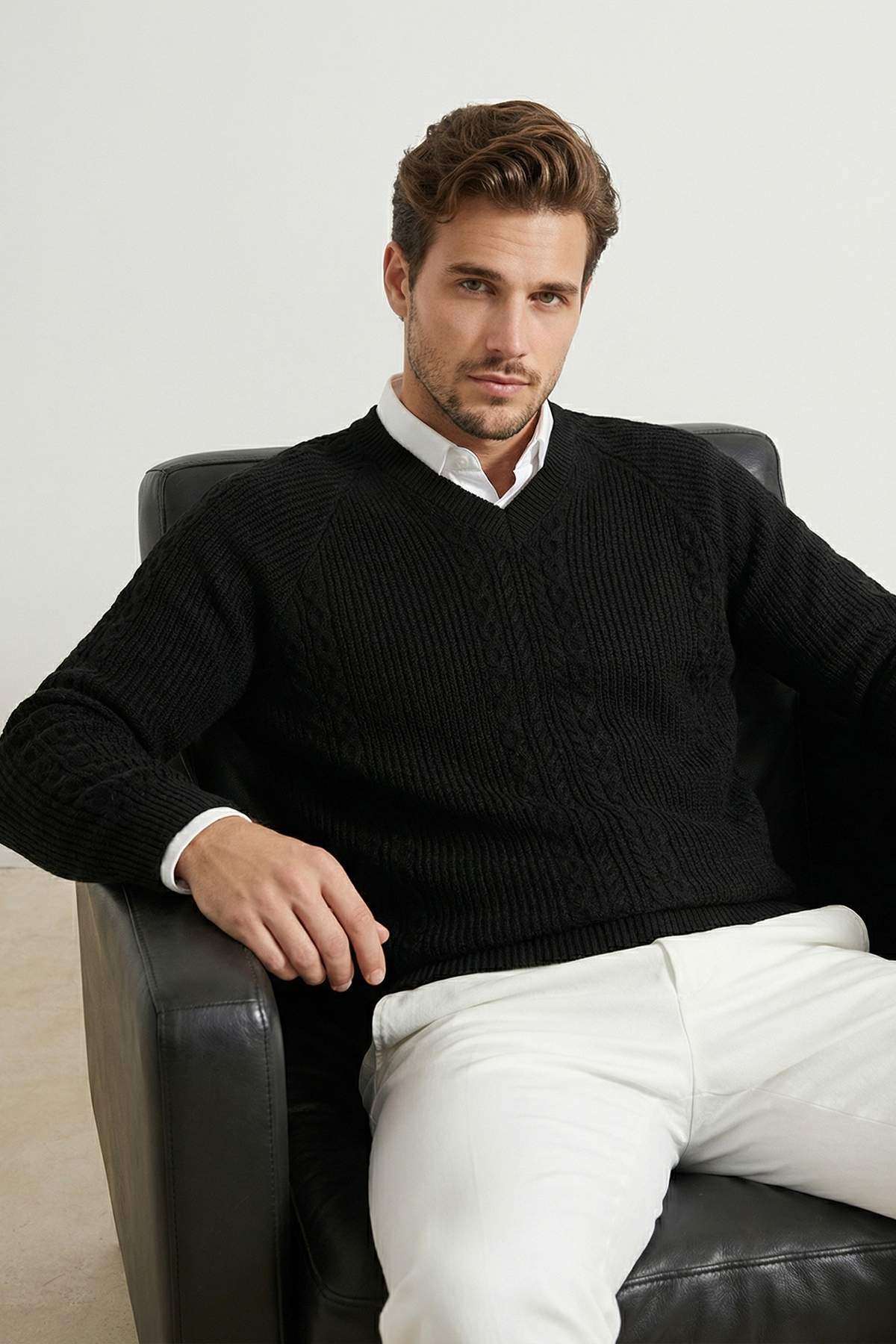 Trendyolmilla Man Siyah Oversize V Yaka Saç Örgü Triko Kazak TMNAW25KZ00075