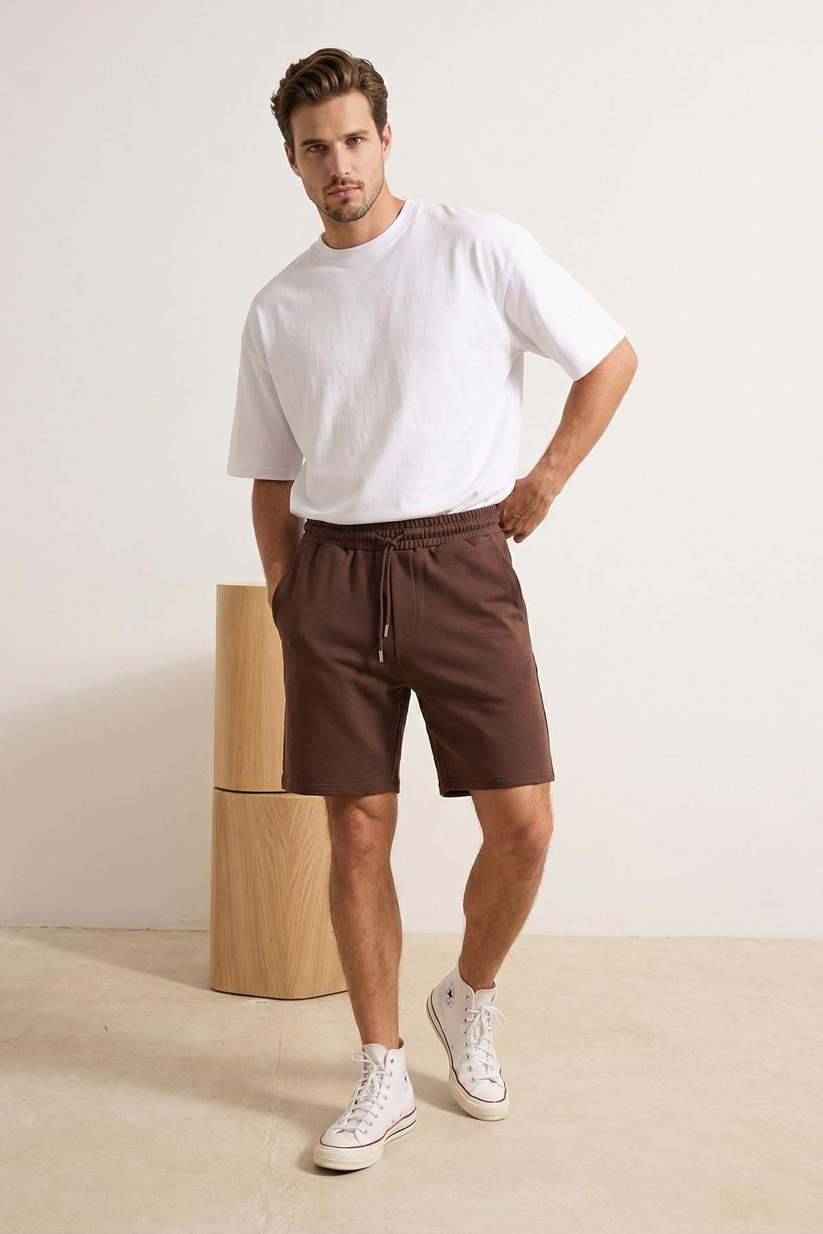 Trendyolmilla  Kahverengi Basic Oversize/Geniş Kesim Lastik Belli Bağcıklı Şort TMNSS22SR0257