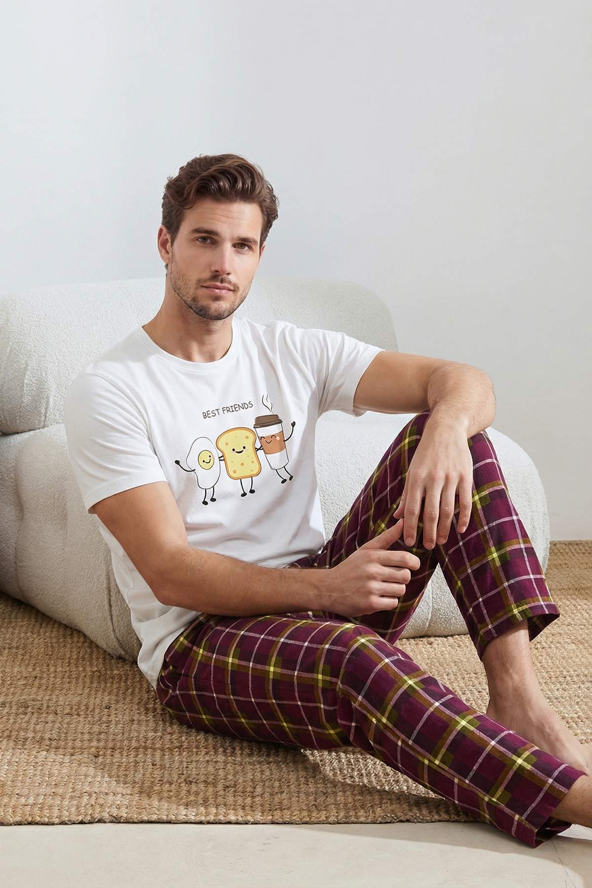 Trendyolmilla Man Beyaz Regular Kesim Kısa Kollu Pamuklu Ekose Breakfast Baskılı Pijama Takımı TMNSS26PT00006