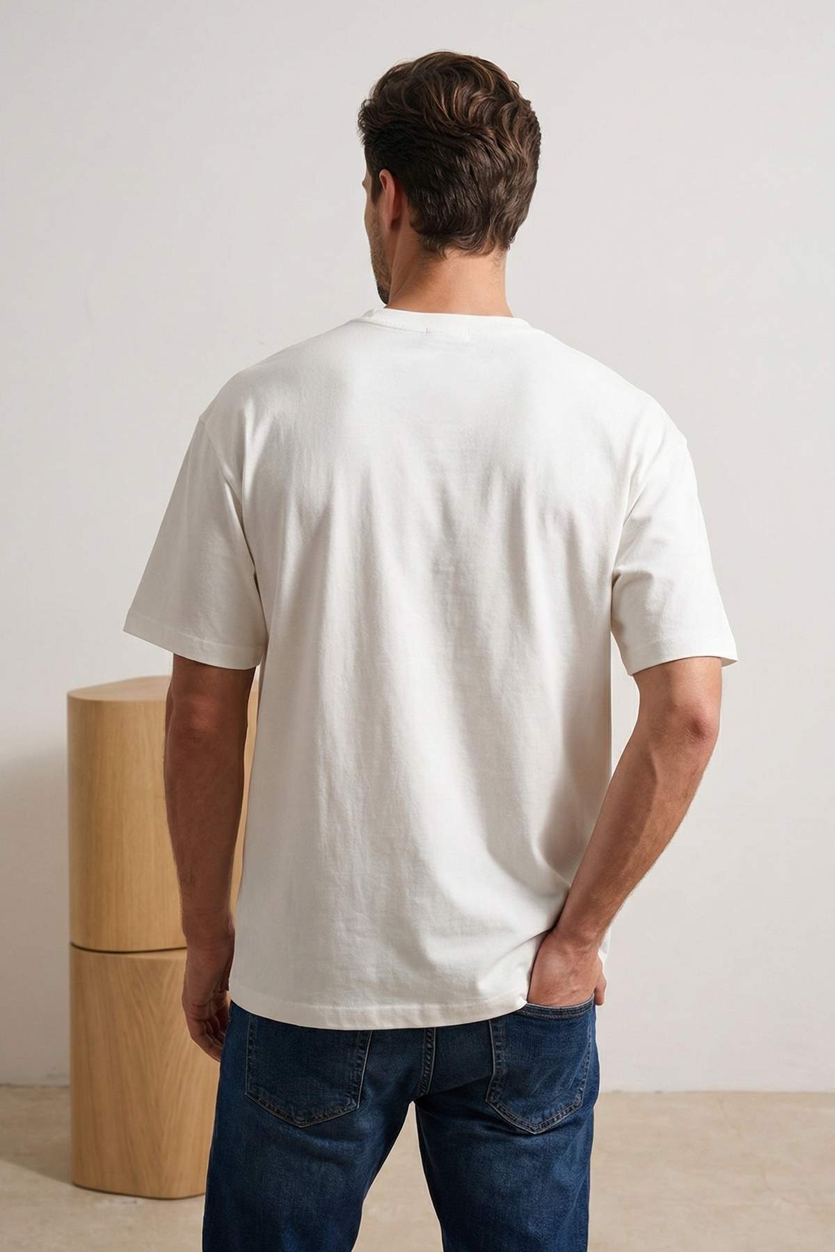 Trendyolmilla  Ekru Istakoz Nakışlı Oversize/Geniş Kesim %100 Pamuk T-Shirt TMNSS26TS00025 - Görsel 3