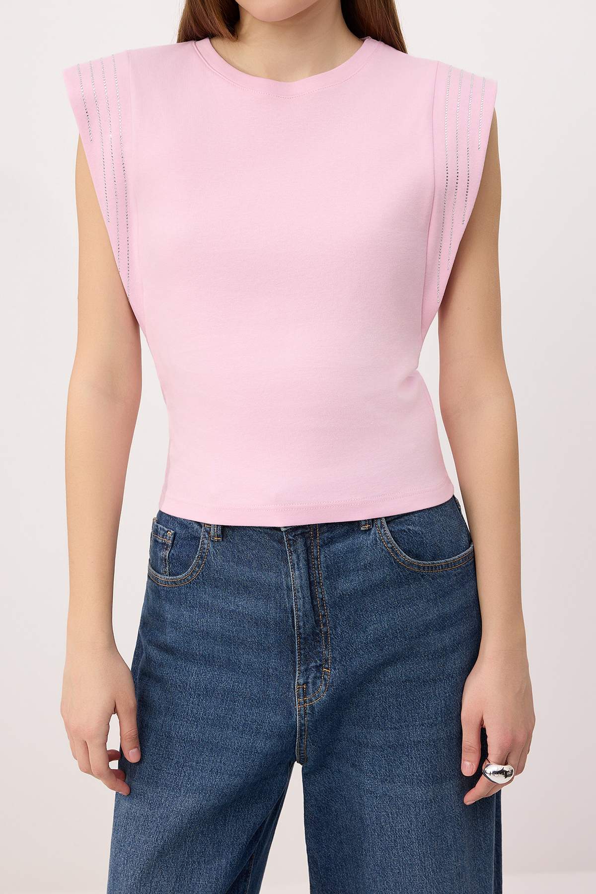 Trendyolmilla  Pembe Regular/Normal Kalıp Kolsuz Taş Detaylı Tok %100 Pamuk Örme T-shirt TWOSS26TS00231 - Görsel 3