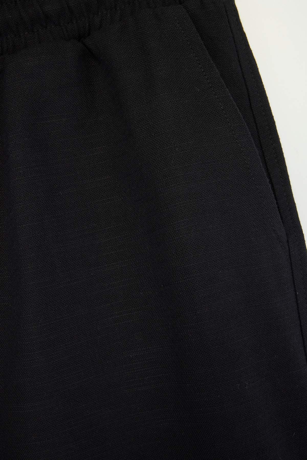 Trendyolmilla  Siyah Beli Lastikli Keten Görünümlü %100 Pamuk Dokuma Erkek Şort & Bermuda TMNSS26SR00008 - Görsel 6