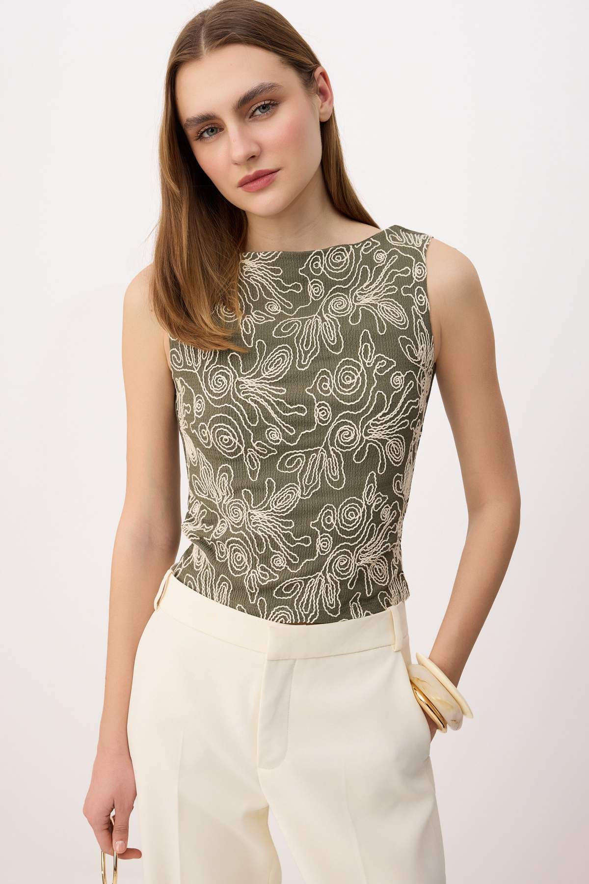 Trendyolmilla Haki Regular/Normal Kalıp Kayık Yaka Kolsuz Crop/Kısa Dokulu Örme Bluz TWOSS26BZ00439