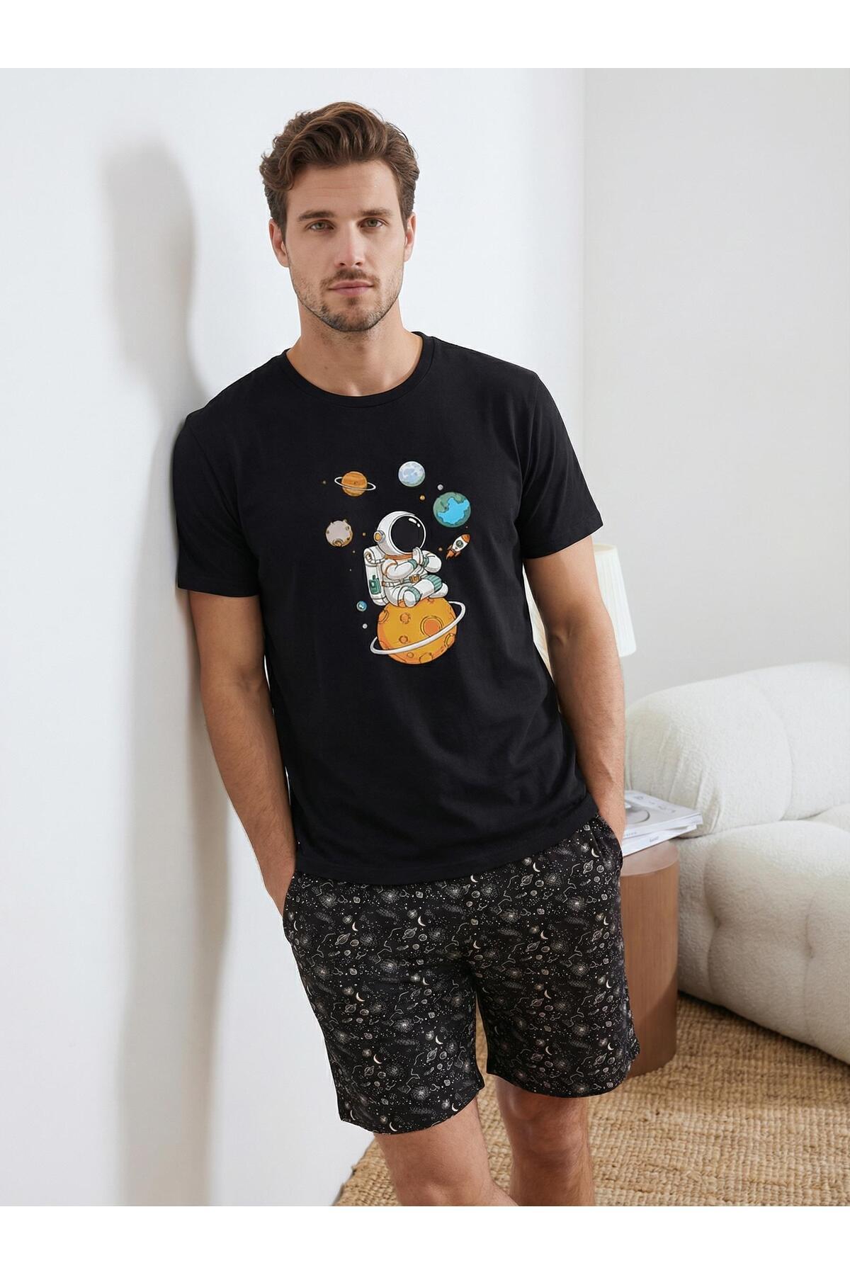 Trendyol Kollektion Schwarzes Pyjama-Set aus Baumwolle mit Galaxy-Muster und ...