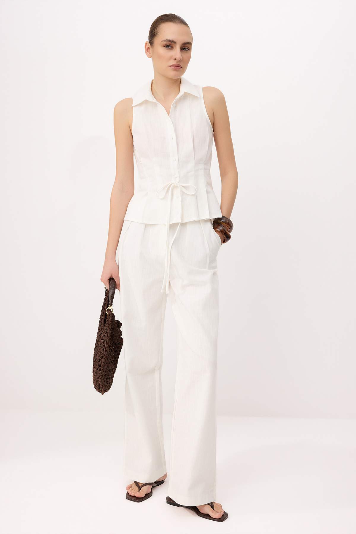 Trendyolmilla  Beyaz Keten Görünümlü Yelek Pantolon Dokuma Alt - Üst Takım TWOSS26AU00104