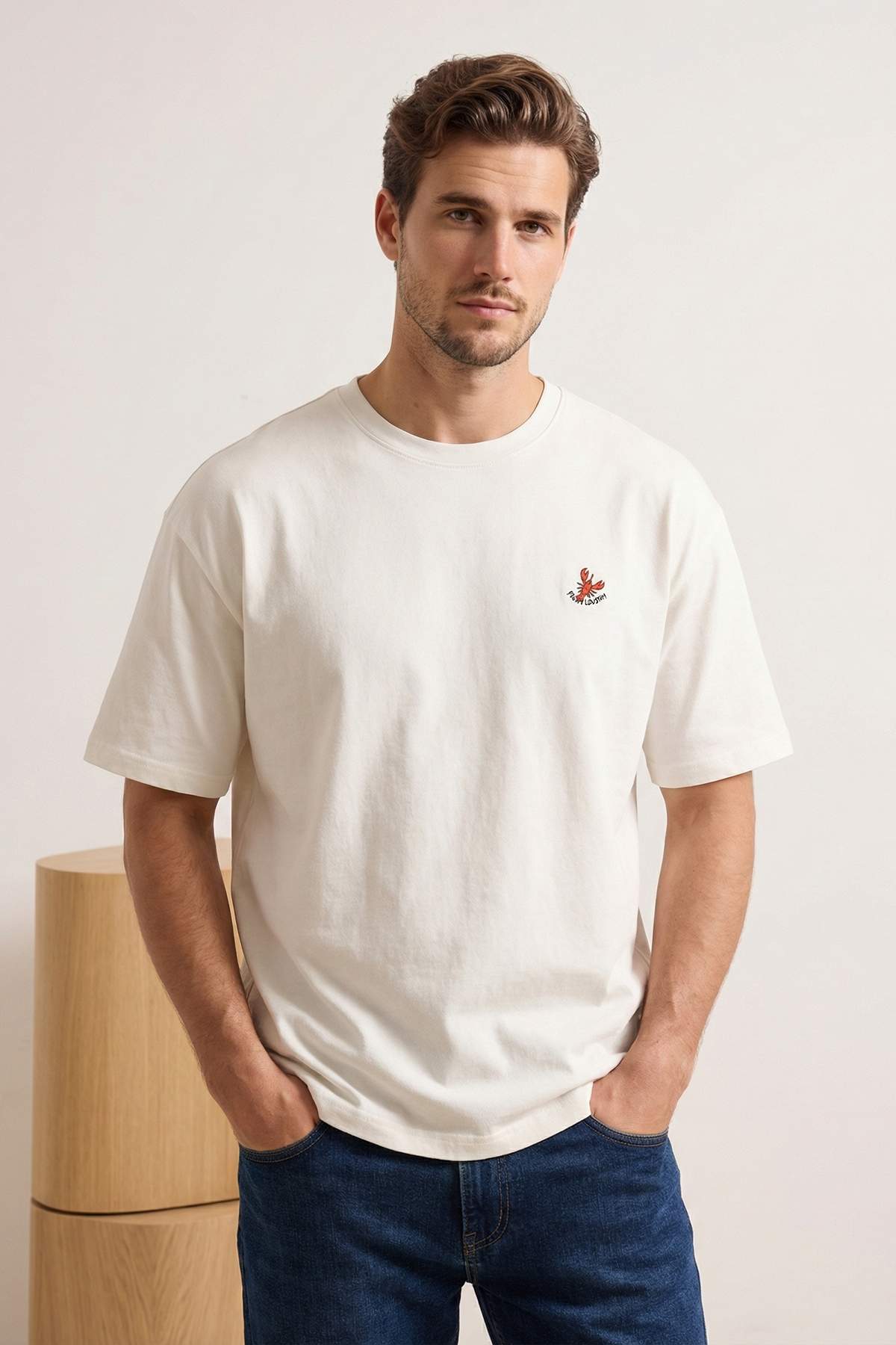 Trendyolmilla  Ekru Istakoz Nakışlı Oversize/Geniş Kesim %100 Pamuk T-Shirt TMNSS26TS00025 - Görsel 2