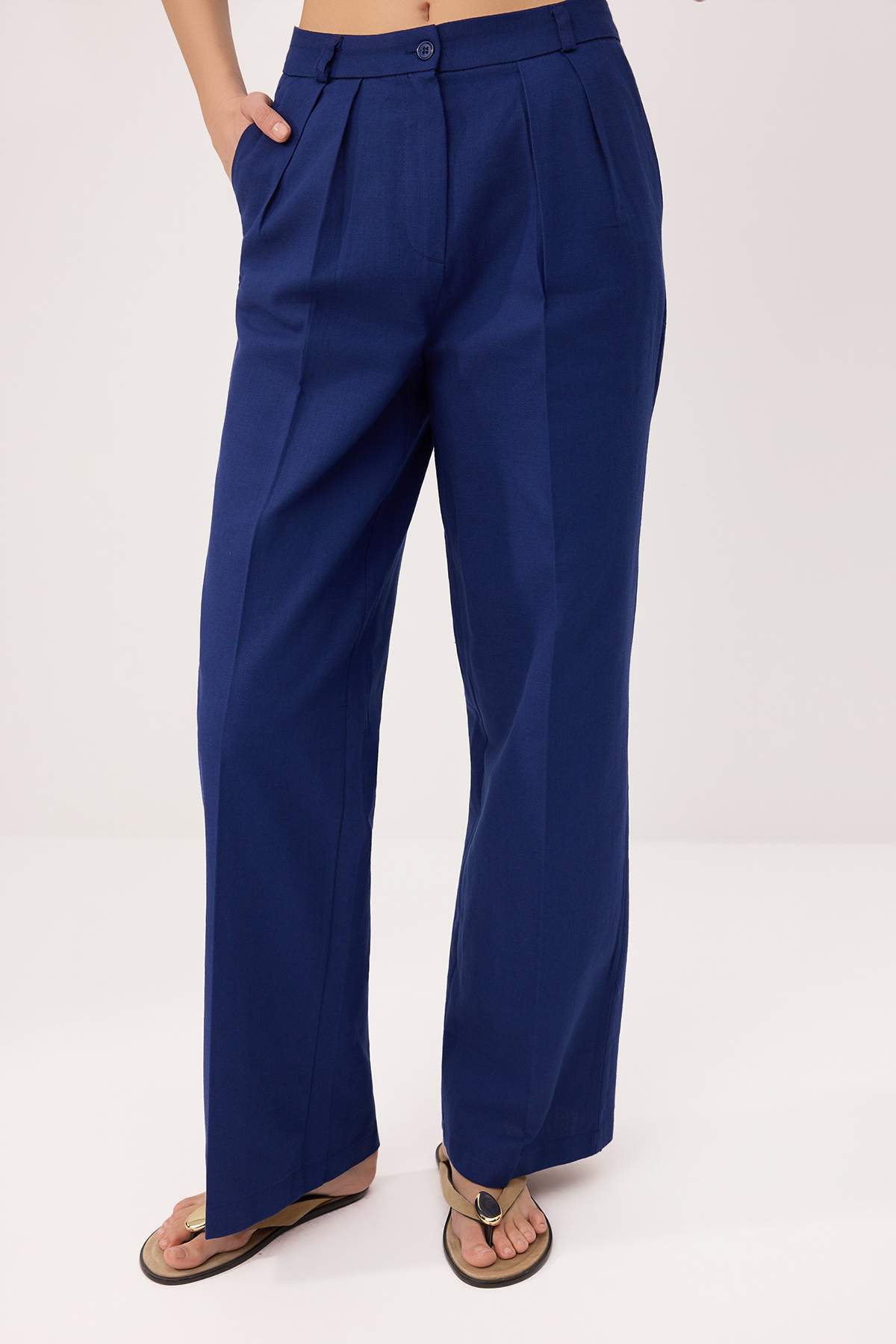 Trendyolmilla  Lacivert Keten Görünümlü Yelek Pantolon Dokuma Alt - Üst Takım TWOSS26AU00104 - Görsel 4