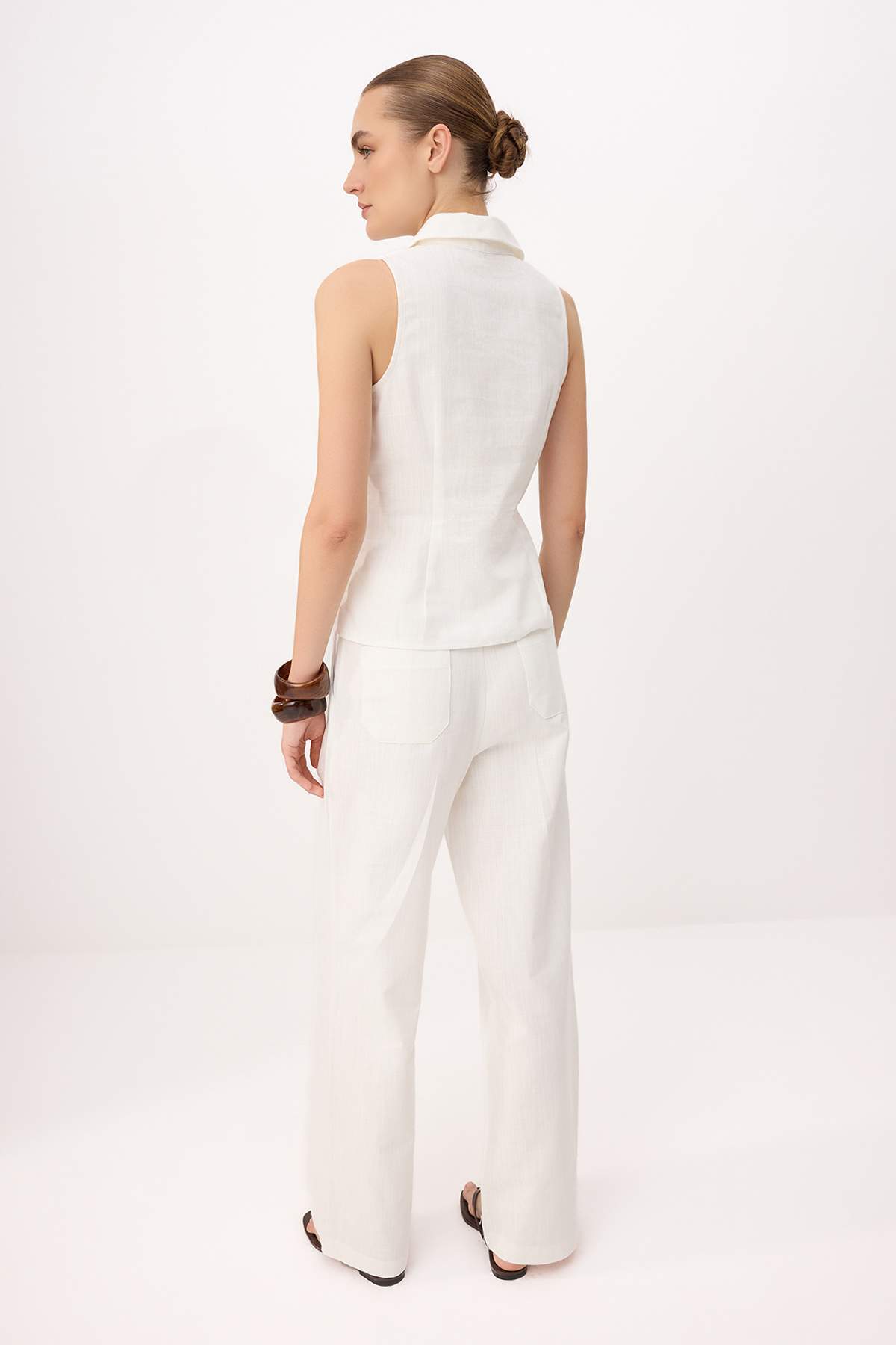 Trendyolmilla  Beyaz Keten Görünümlü Yelek Pantolon Dokuma Alt - Üst Takım TWOSS26AU00104 - Görsel 4