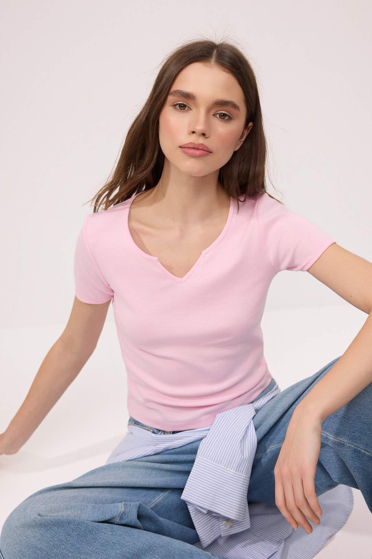 Trendyolmilla  Pembe Düz Fitted Kaçık Yaka Standart Kol Crop Pamuk Ribana Örme T-Shirt TWOSS26TS00203