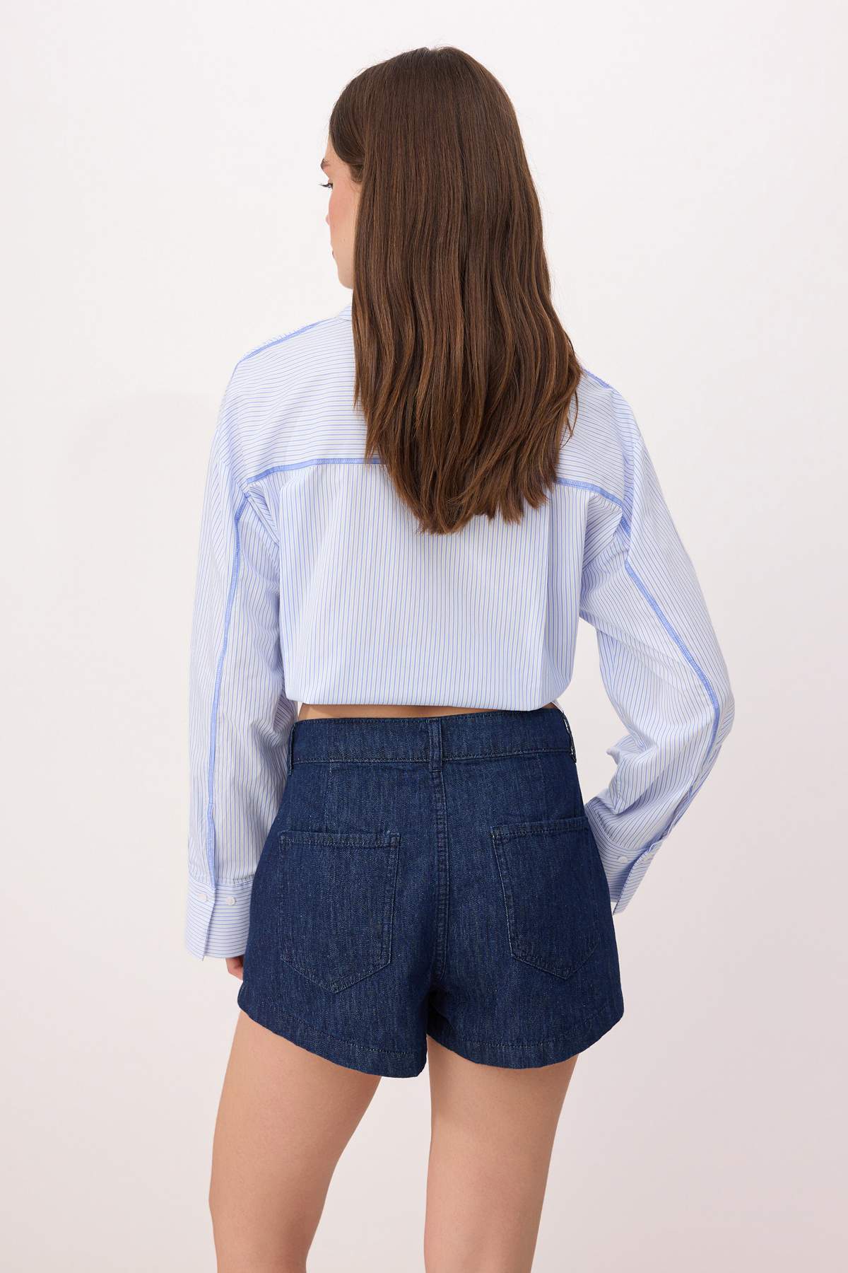 Trendyolmilla  Koyu Mavi MİNİ Boy Yüksek Bel Denim Şort TWOSS26SR00199 - Görsel 4