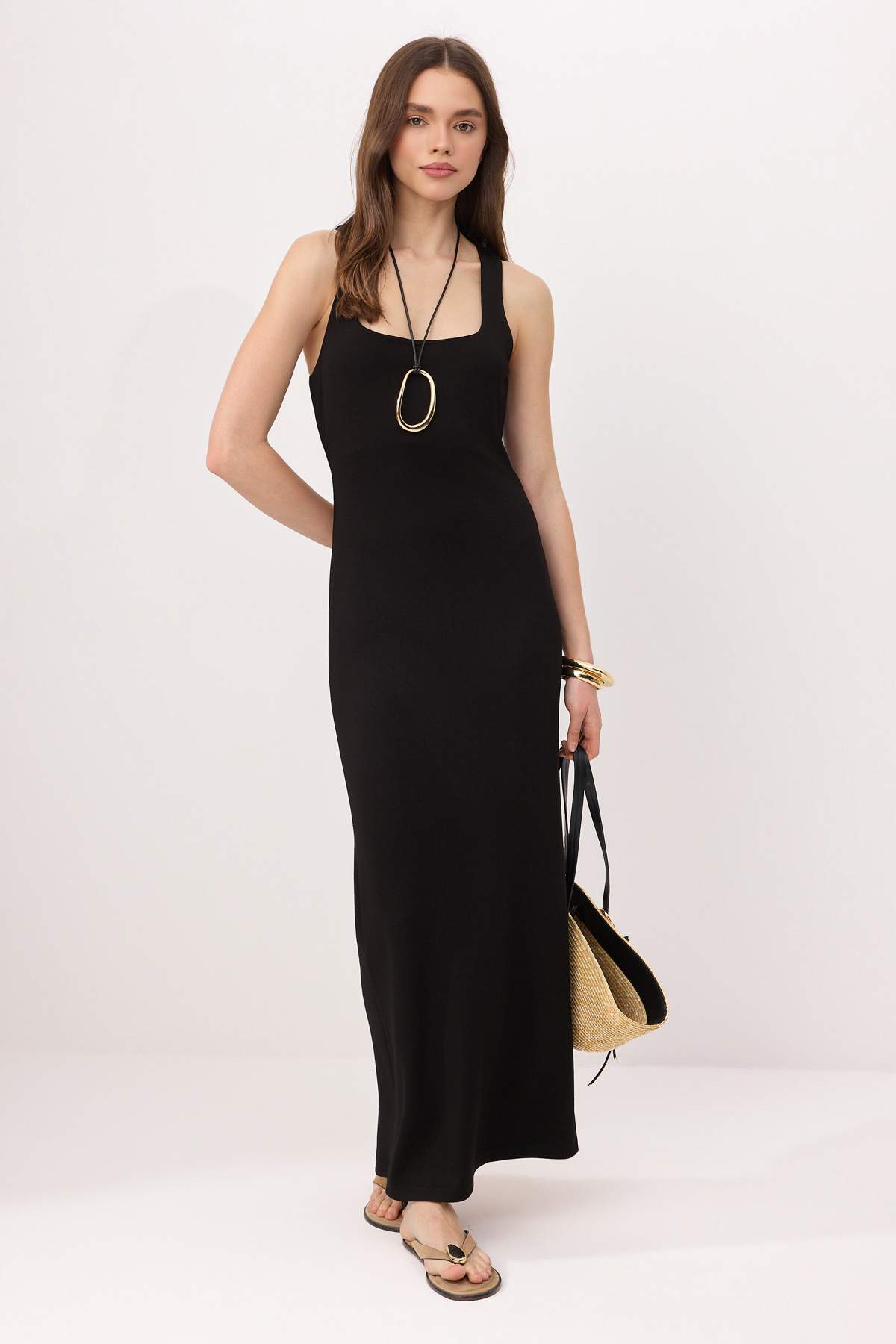 Trendyolmilla Siyah Bodycon Kare Yaka Kalın Askılı Kolsuz Maxi Soft Touch Örme Elbise TWOSS26EL00631