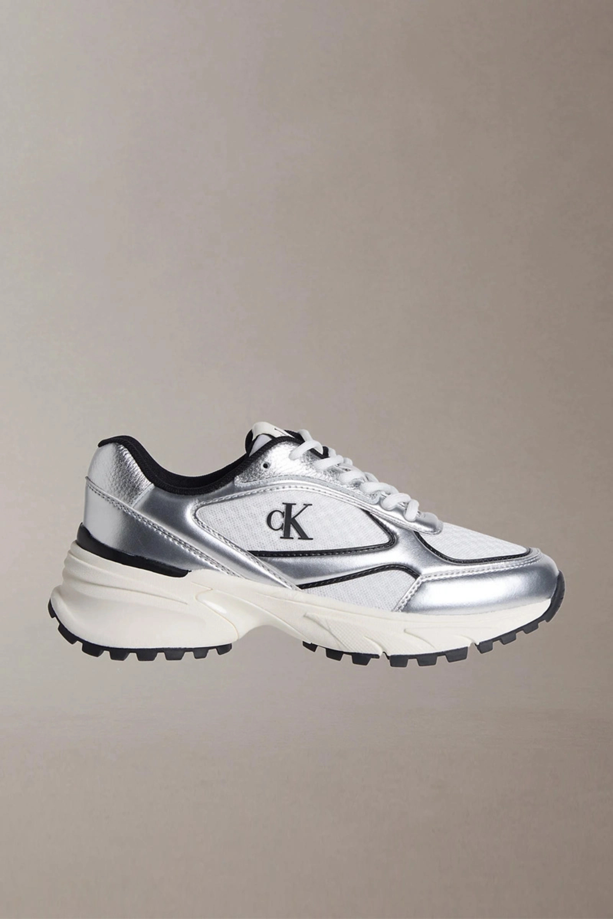 Calvin Klein Жіночі сірі кросівки Hike Runner зі шнурівкою та сітчастою детал...