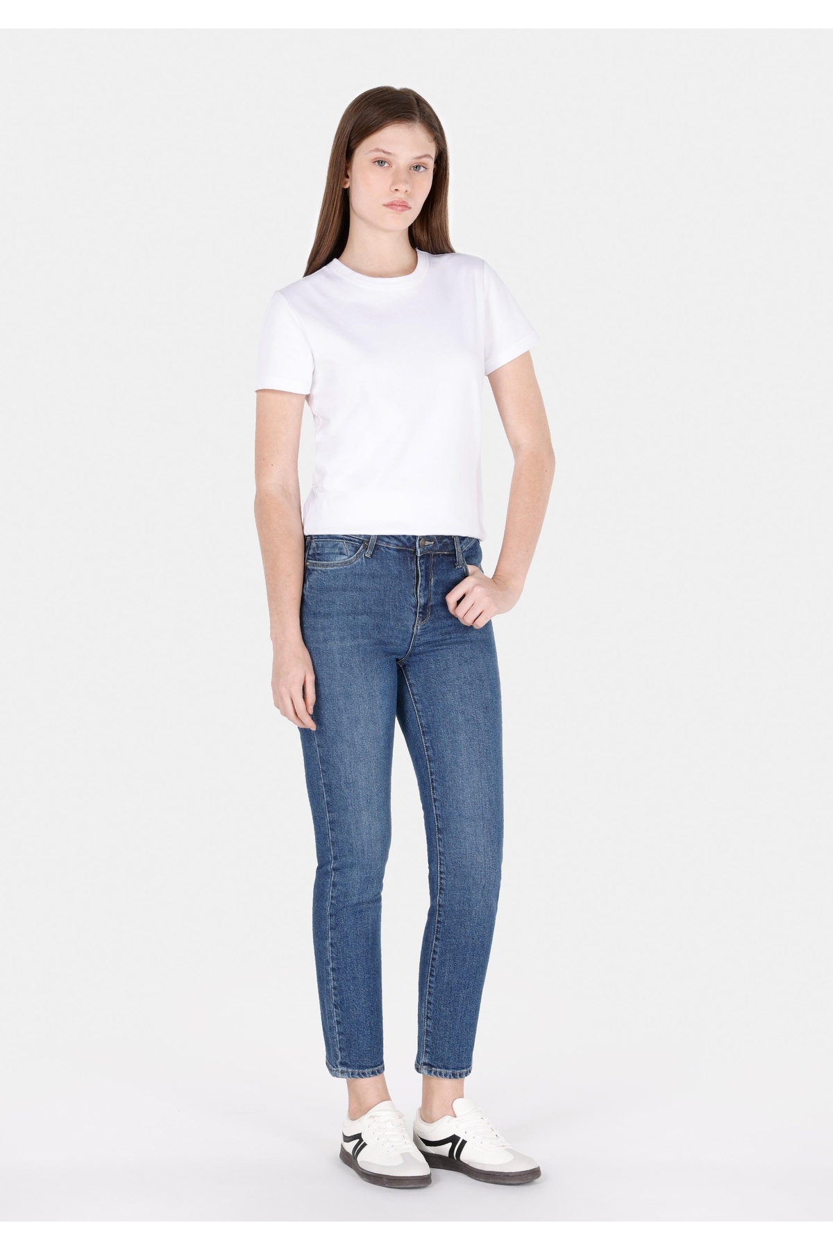 Slim Fit Orta Bel Düz Paça Kadın İndigo Jean Pantolon