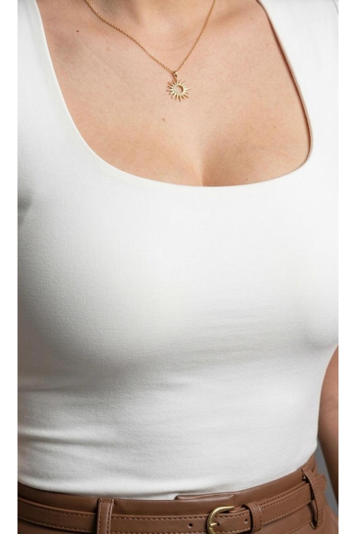 MODiSCHO Kadın Kırık Beyaz Kare Yaka Slim Fit Pamuklu Ultra Soft Likralı Kumaş Basic Bluz görsel 4
