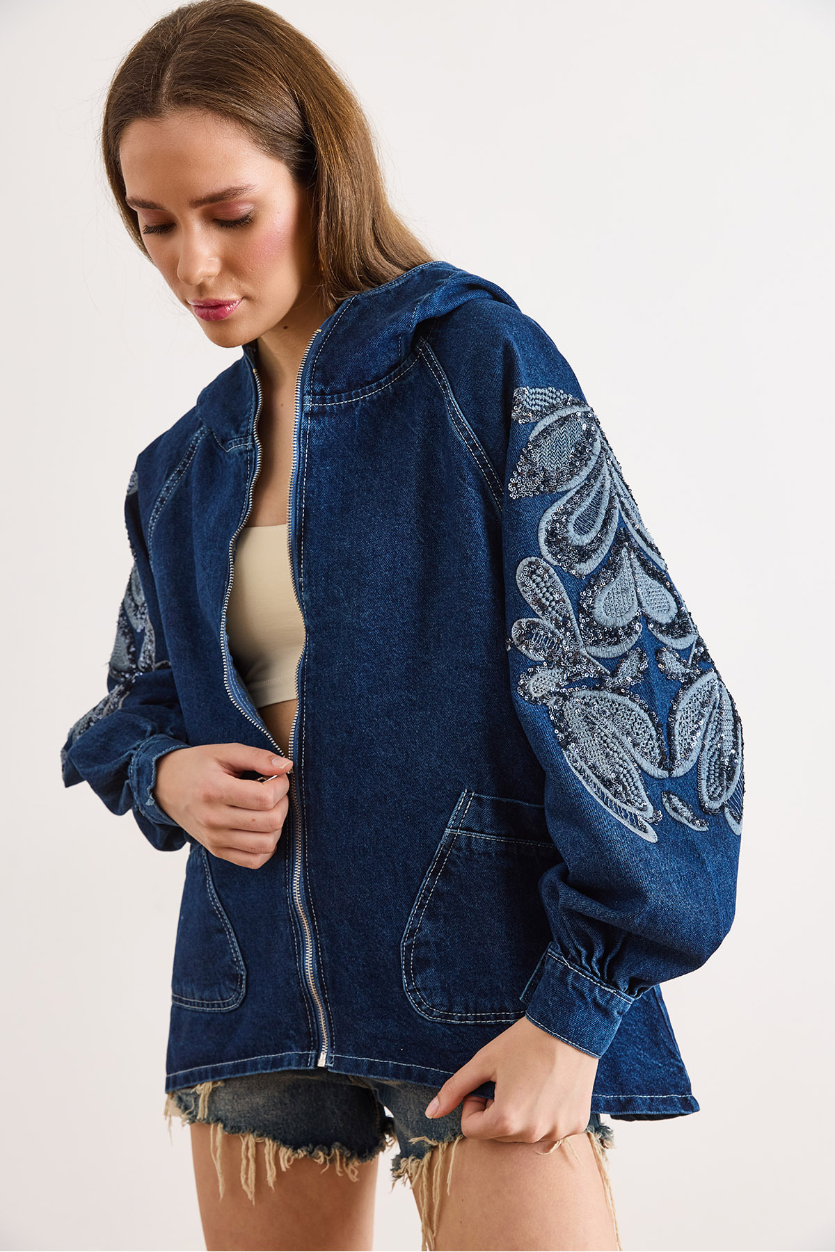 Olalook  Kadın Lacivert Kapüşonlu Cepli Sırtı Kolu Payetli Oversize Denim Ceket CKT-19000504 - Görsel 4