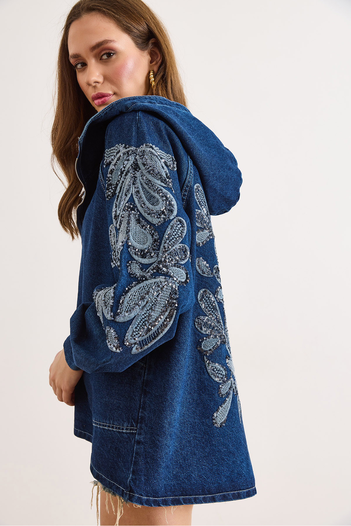 Olalook  Kadın Lacivert Kapüşonlu Cepli Sırtı Kolu Payetli Oversize Denim Ceket CKT-19000504