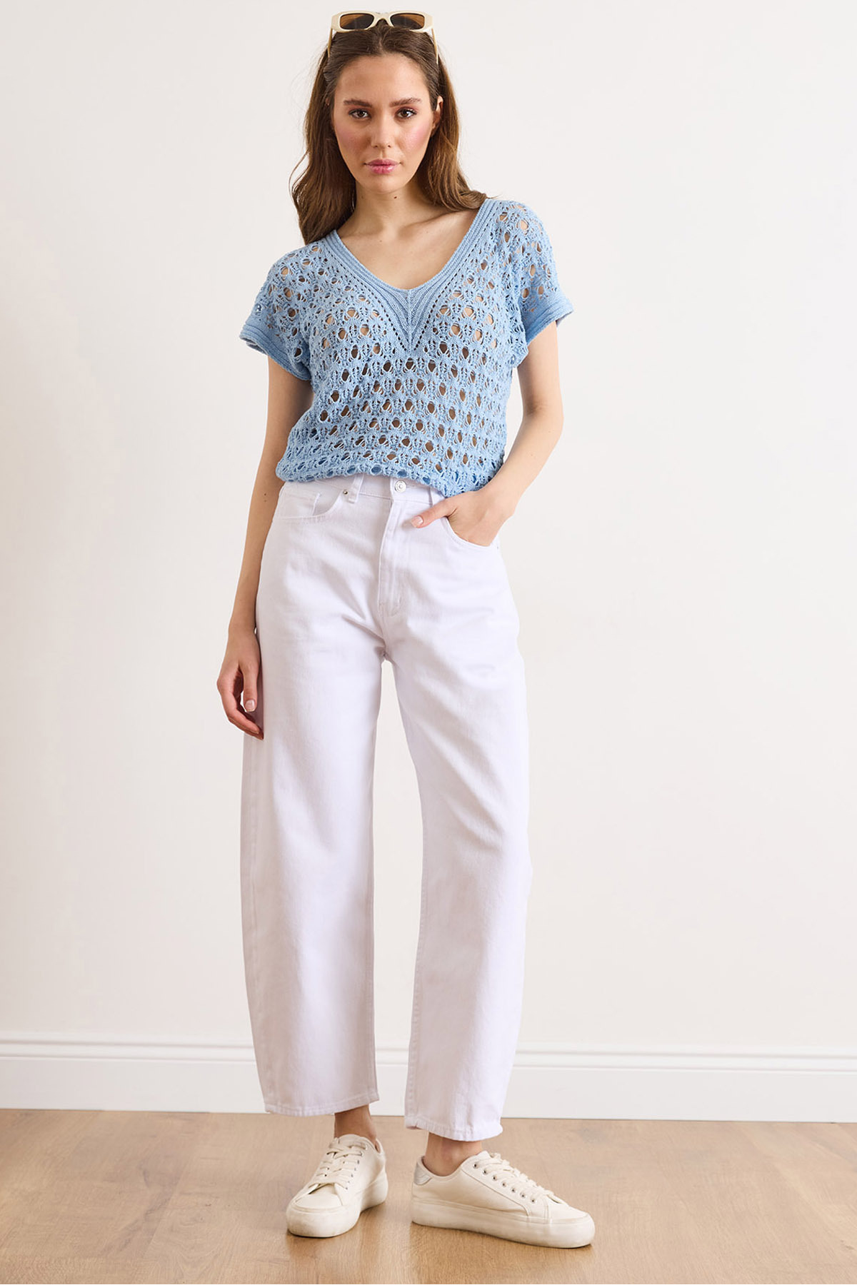 Women's White Rise Waist Pocket Barrel JeanJEA-19000131