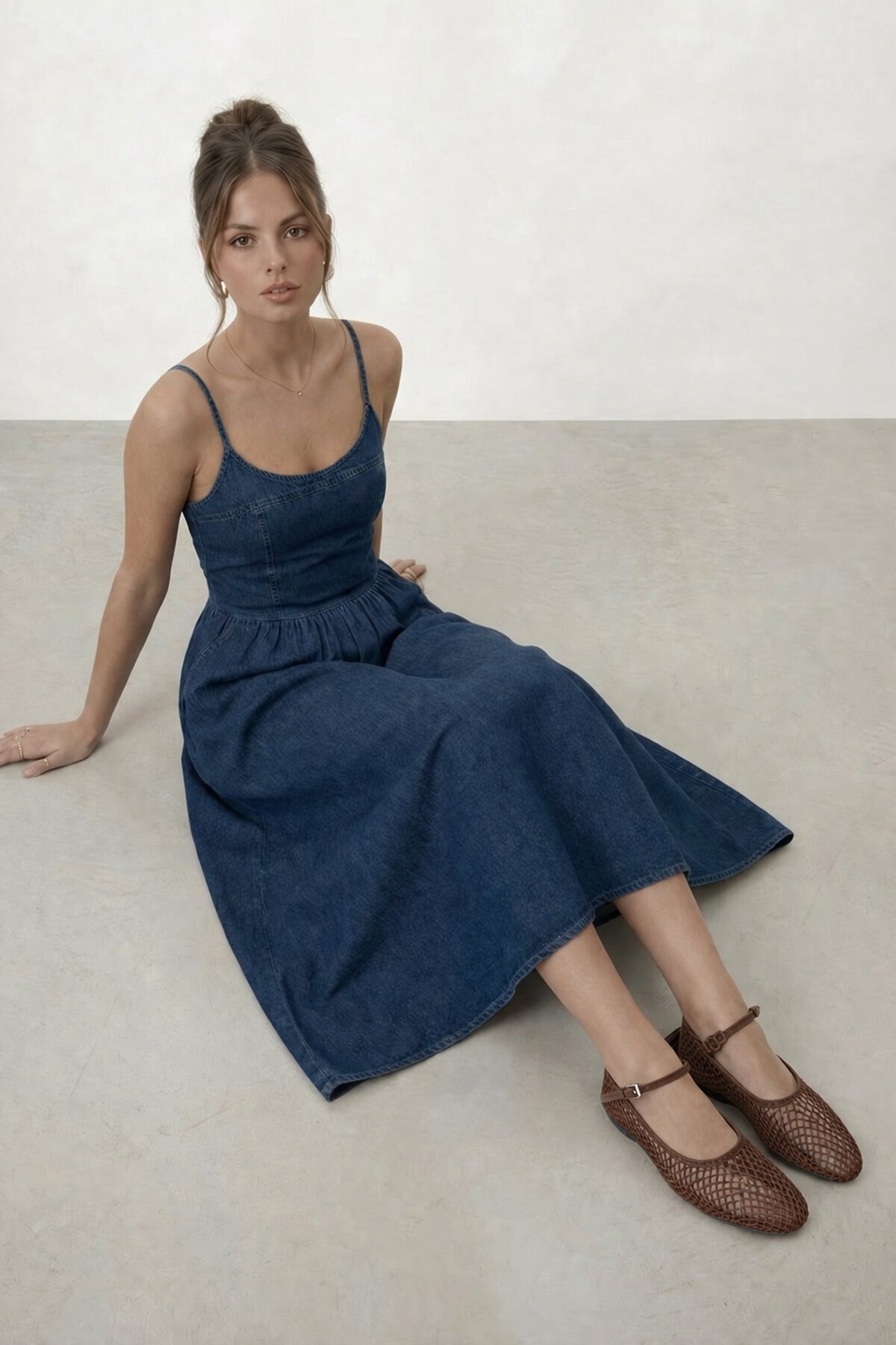 VAGGON  Ayarlanabilinir Askılı Sırtı Gipeli Denim Katlı Midi Elbise - Görsel 2