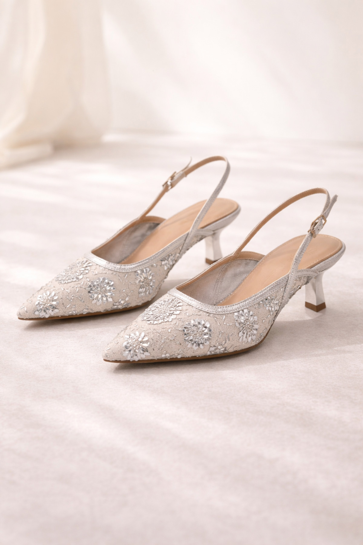 Best Cover ROSABELLA Kadın Gümüş Pul Boncuk İşlemeli Tül Detaylı İnce Topuklu Slingback Abiye Ayakkabı