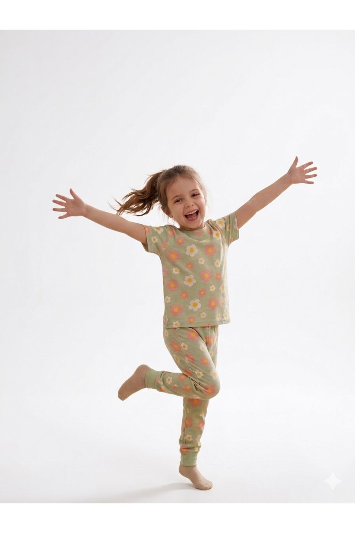 SERRASTIL Kız Çocuk Papatya Desenli %100 Pamuk Süprem Kumaş Kısa Kollu Pijama Takımı fotoğrafı 4 (önizleme)