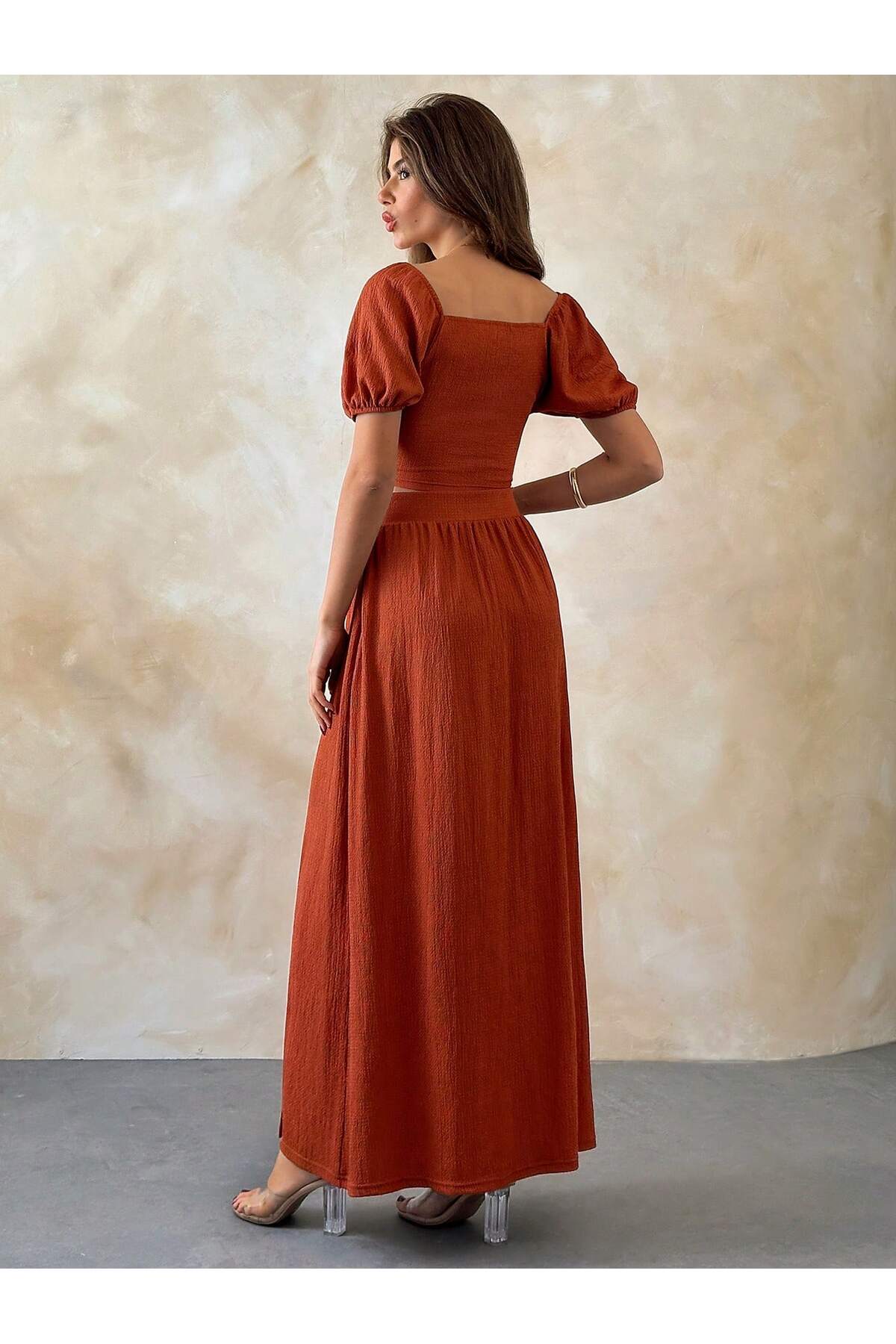 VHTMODA  Kadın TURUNCU Renkli DÜZ Desenli Kare Yaka Yırtmaçlı Premium Midi Elbise - Görsel 3