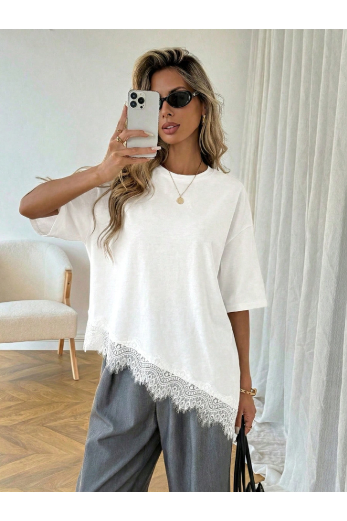 MOONBULL Tricou cu detaliu din dantelă cu tiv asimetric de culoare uni pentru...