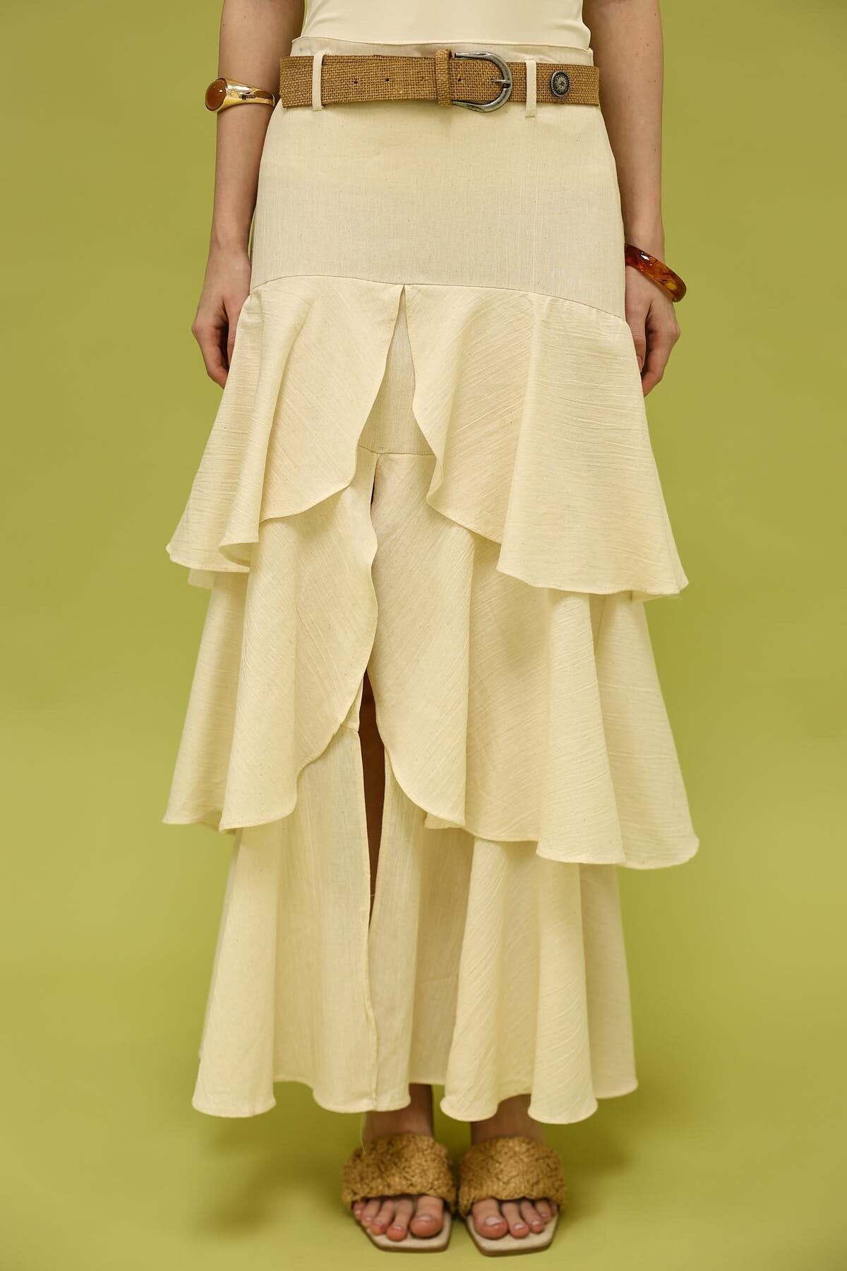 SHILSEE BEUTİQUE  KADIN KEMERLİ YIRTMAÇ DETAYLI MAXI KIRINKIL ETEK KREM - Görsel 6