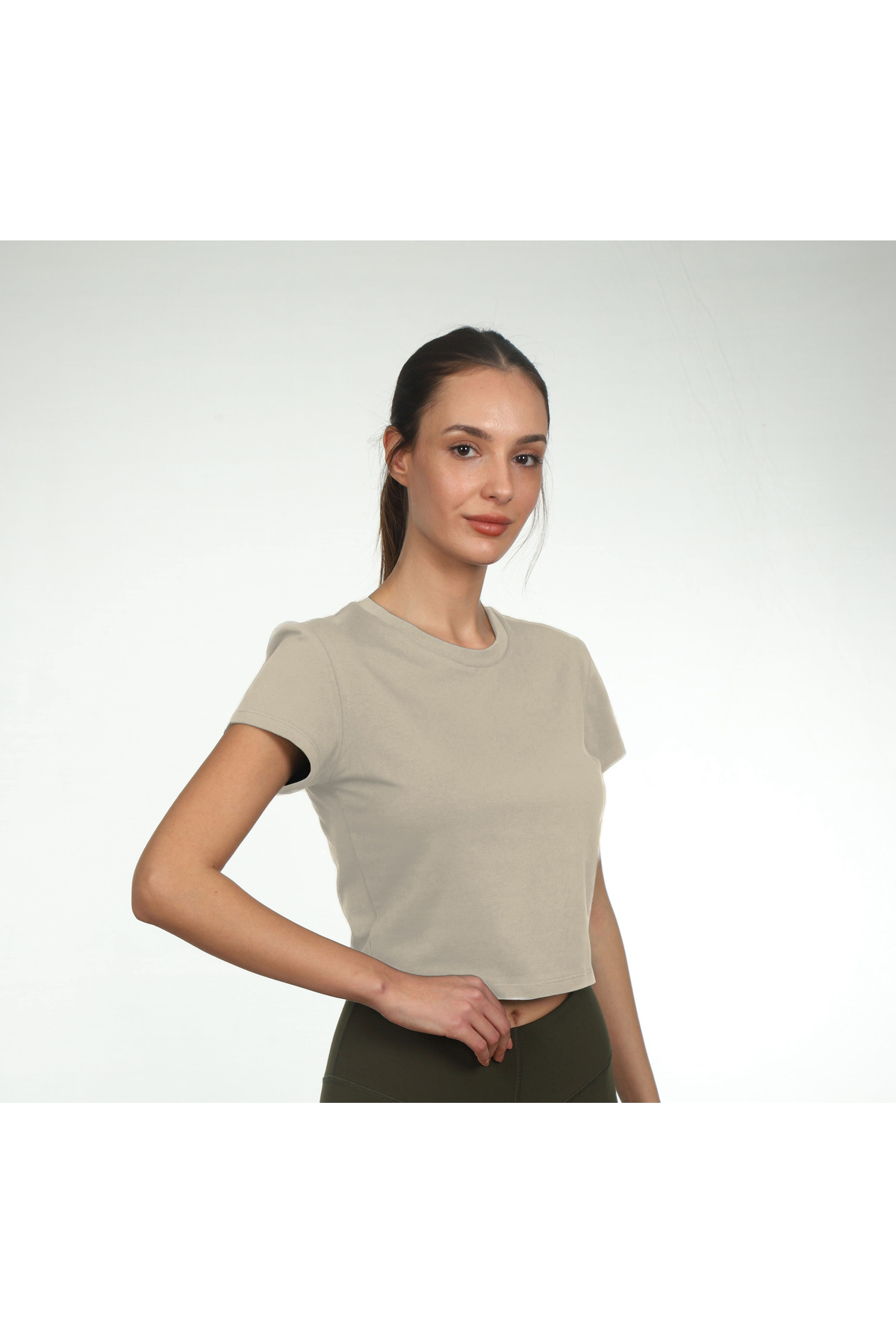 RARE SEASON Kadın, %95 Pamuklu , Nefes Alan Kumaş ,Bisiklet Yaka, Basic Crop, Kısa Kollu T-shirt, Taş Rengi