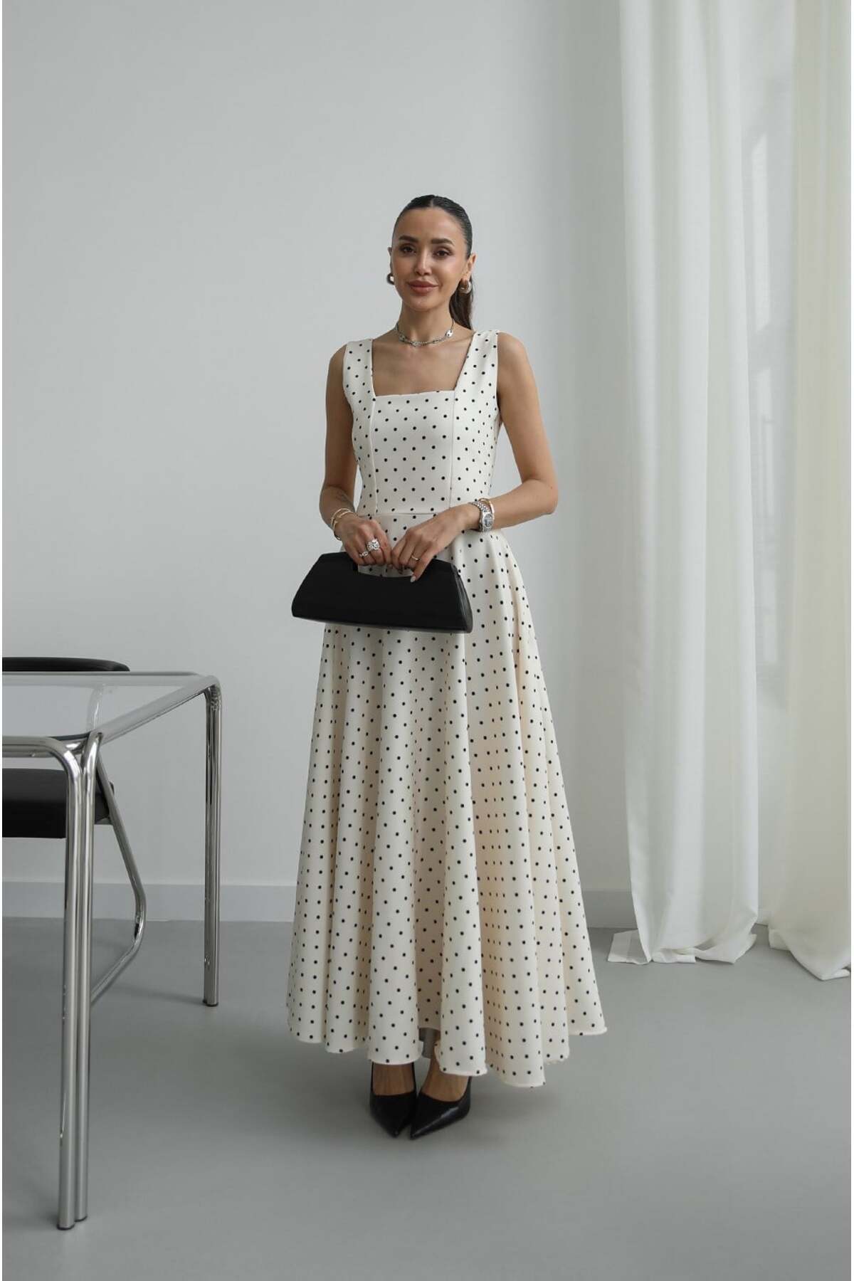 Havoş Ecrufarbenes Kleid mit Polka Dots und Rückenbindungsdetail